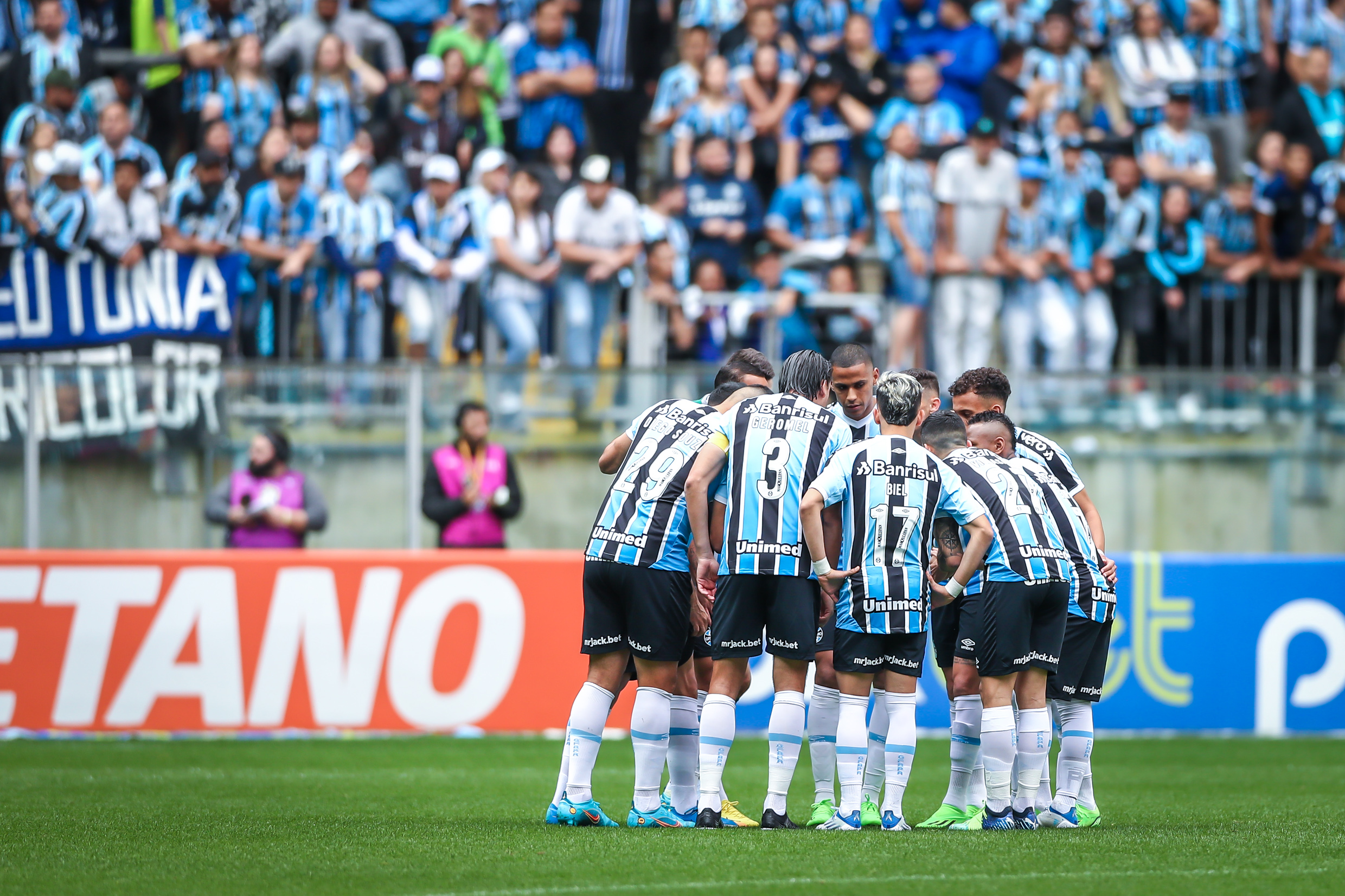 Grêmio se junta ao Cruzeiro e confirma retorno à Série A do Brasileirão