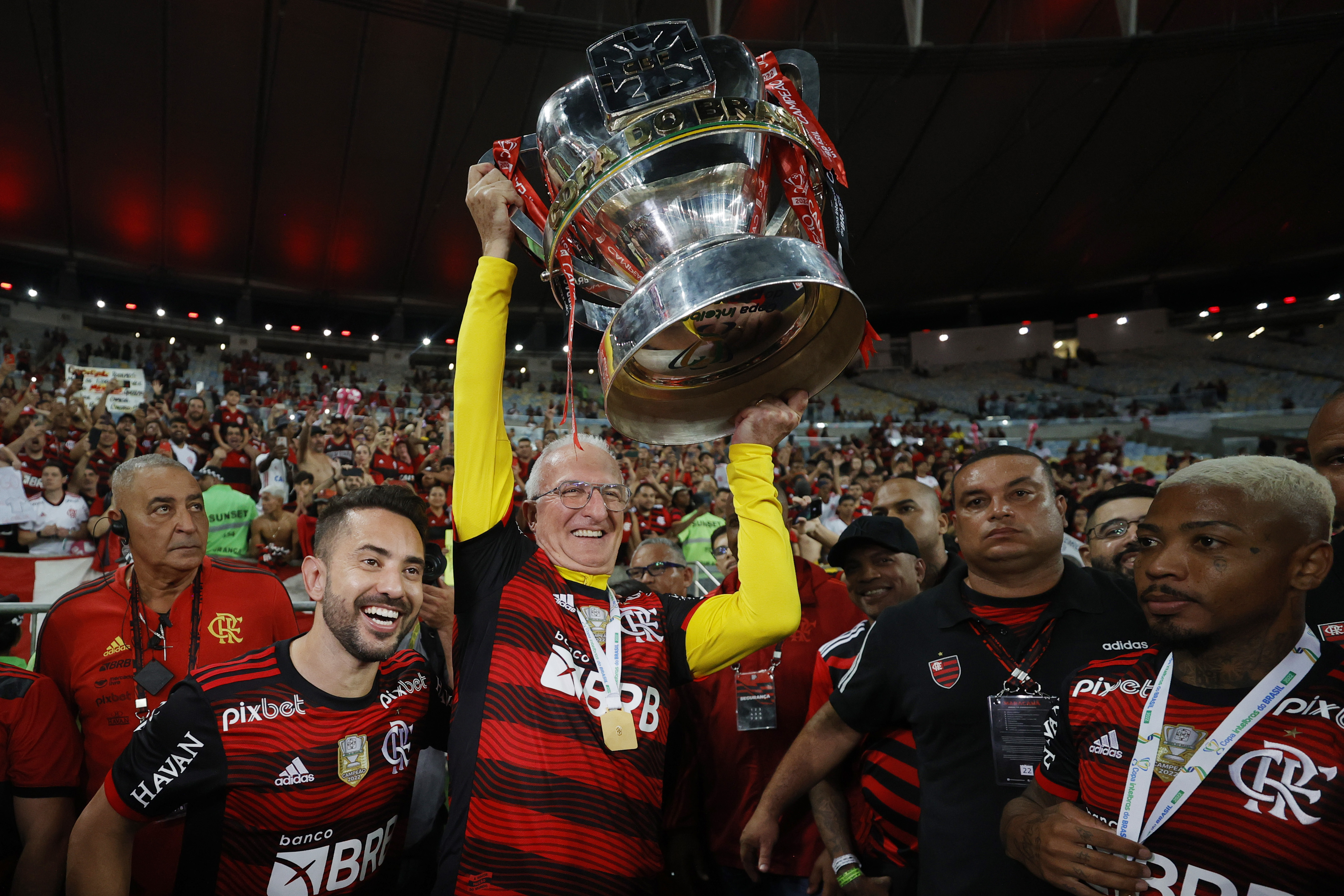 Dorival encaixa Flamengo e conquista título que faltou a Jorge Jesus