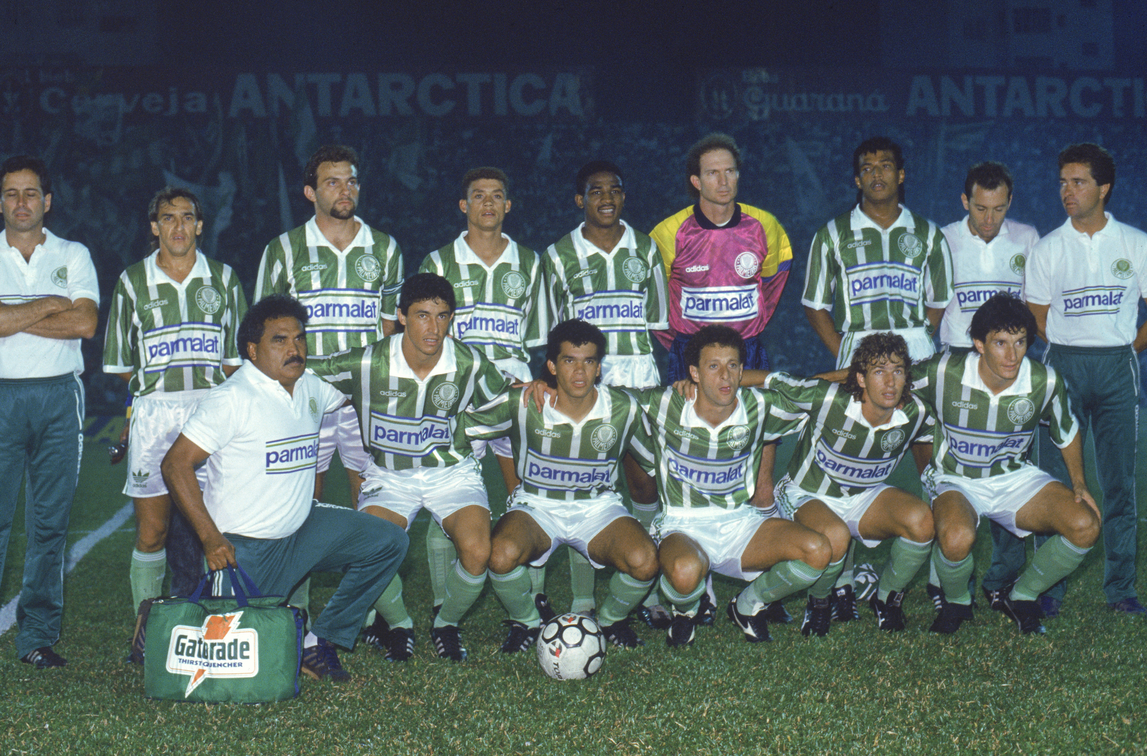 Time posado do Palmeiras, estreando o novo uniforme com o patrocínio da Parmalat, no Parque Antártica -