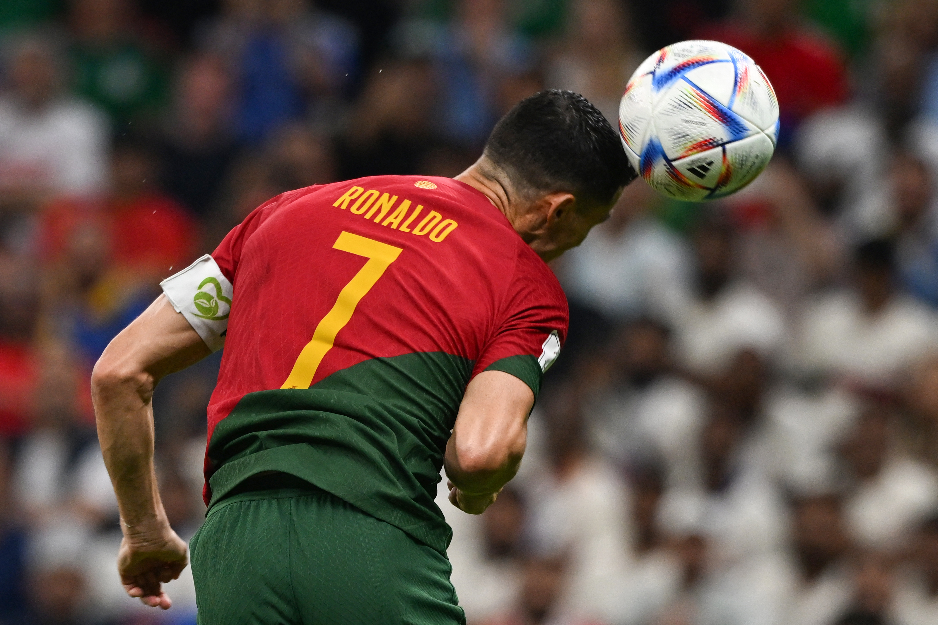 Cristiano Ronaldo em lance que abriu o placar para Portugal na partida contra o Uruguai -