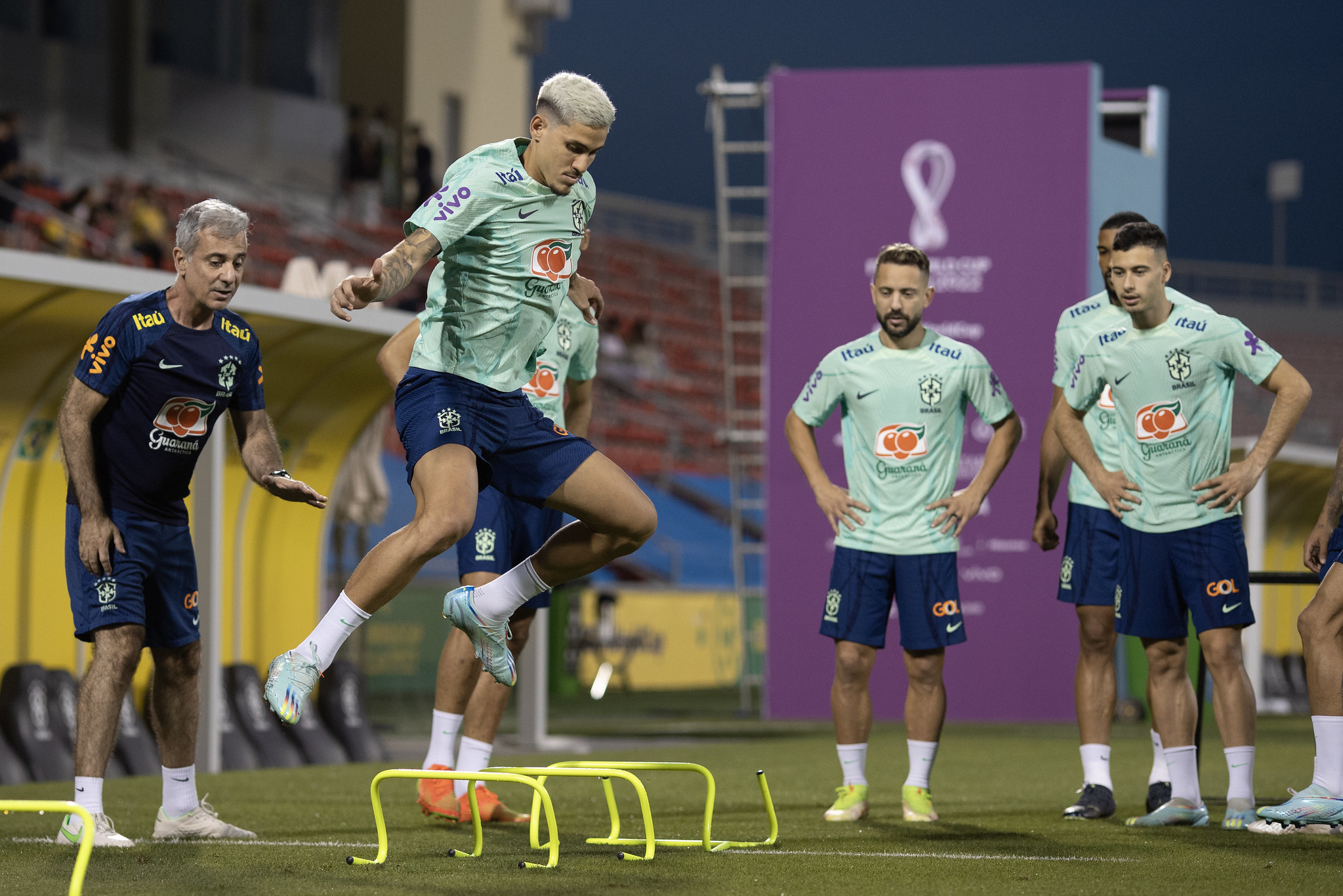 Qual é o jogo de hoje na Copa? Brasil joga contra Camarões nesta sexta,  qual time está jogando agora ao vivo 