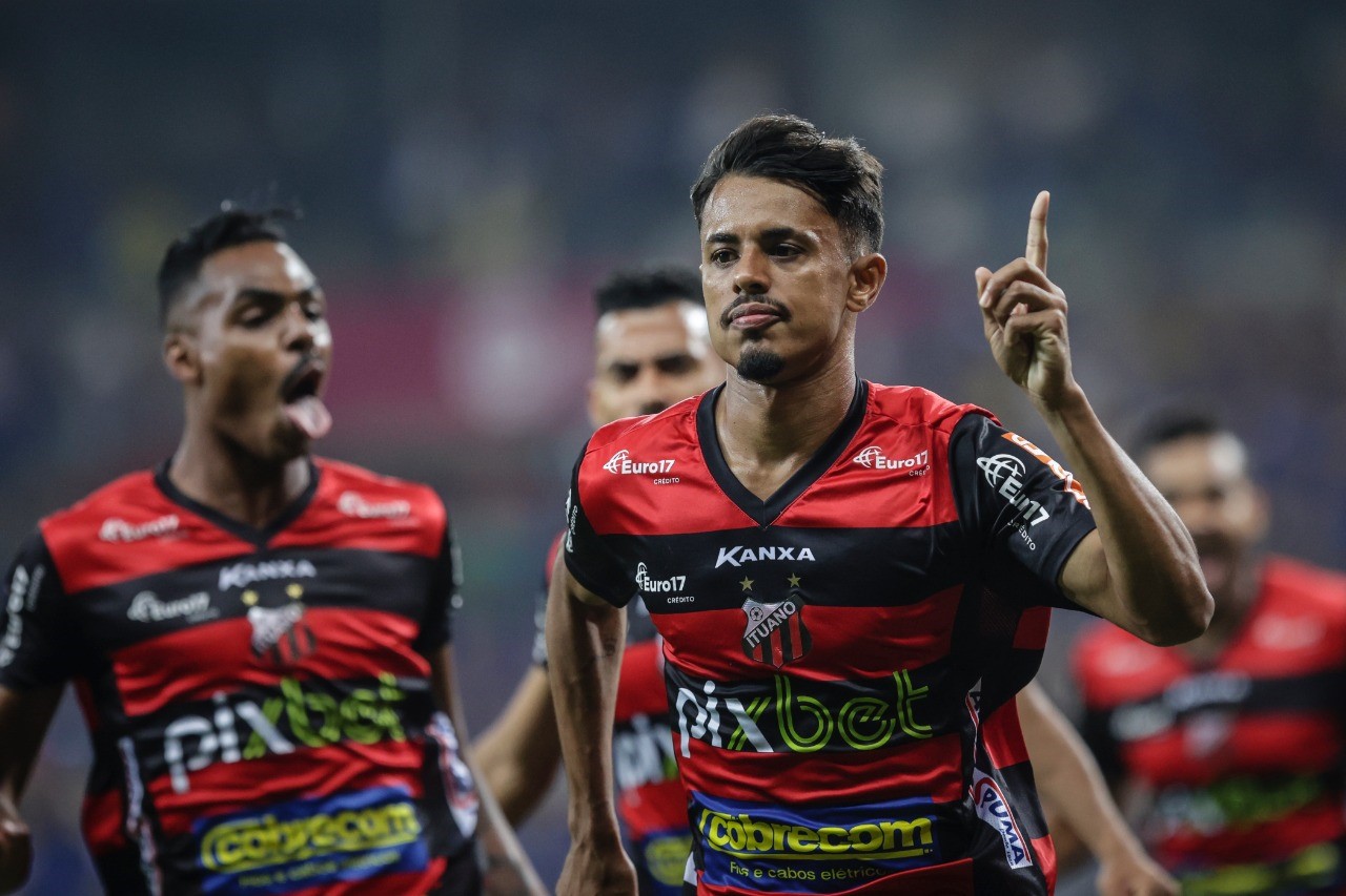 Gabriel Barros comemora gol do Ituano contra o Cruzeiro -