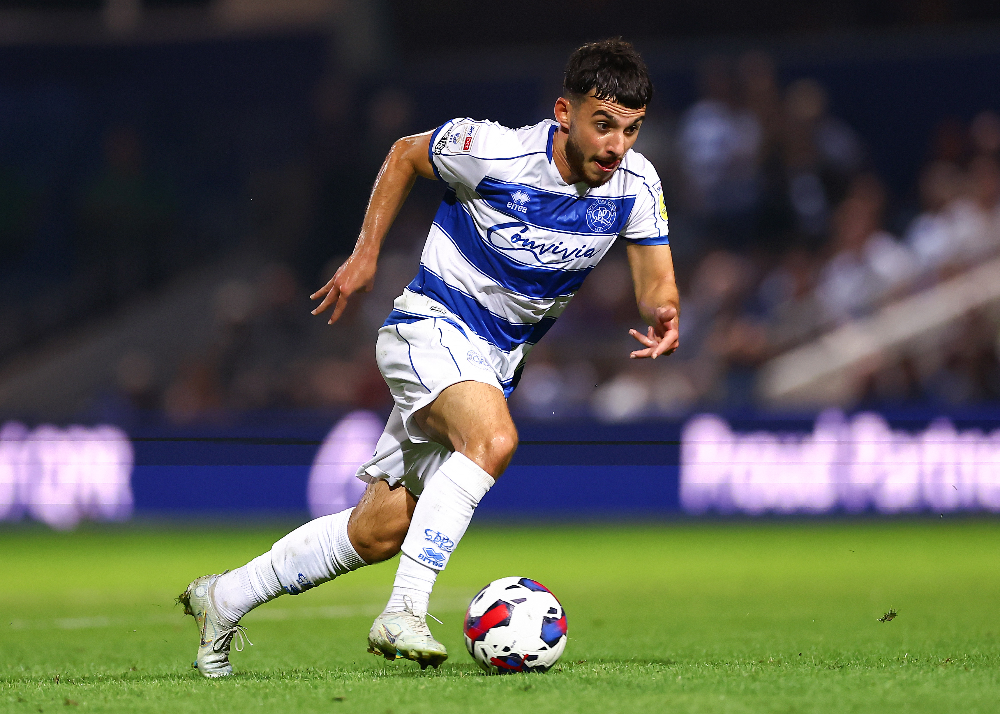 Chair Ilias Chair, meia do Queens Park Rangers -