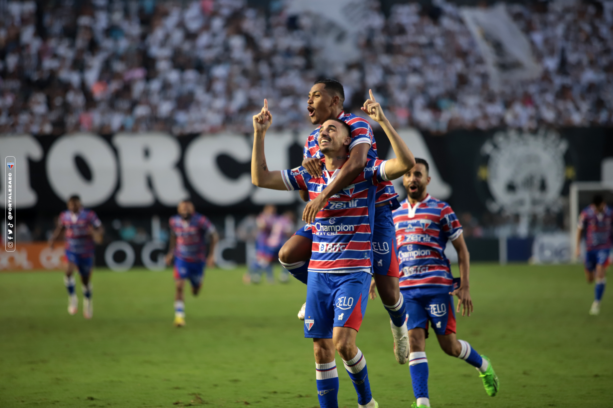 Botafogo apresenta nova camisa, que marca retorno da Reebok ao