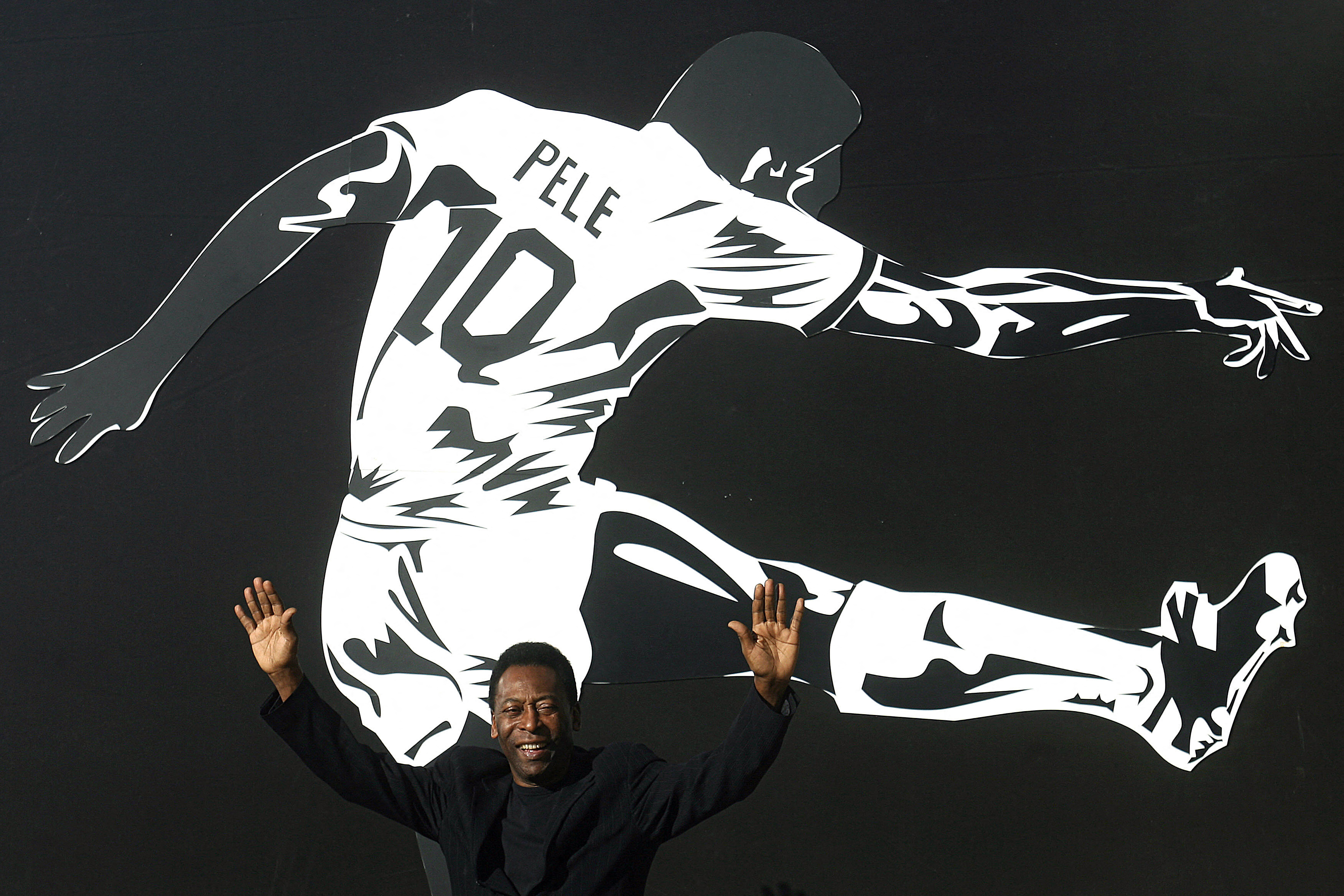 Santos recua de ideia de aposentar a 10 de Pelé e conversará com família