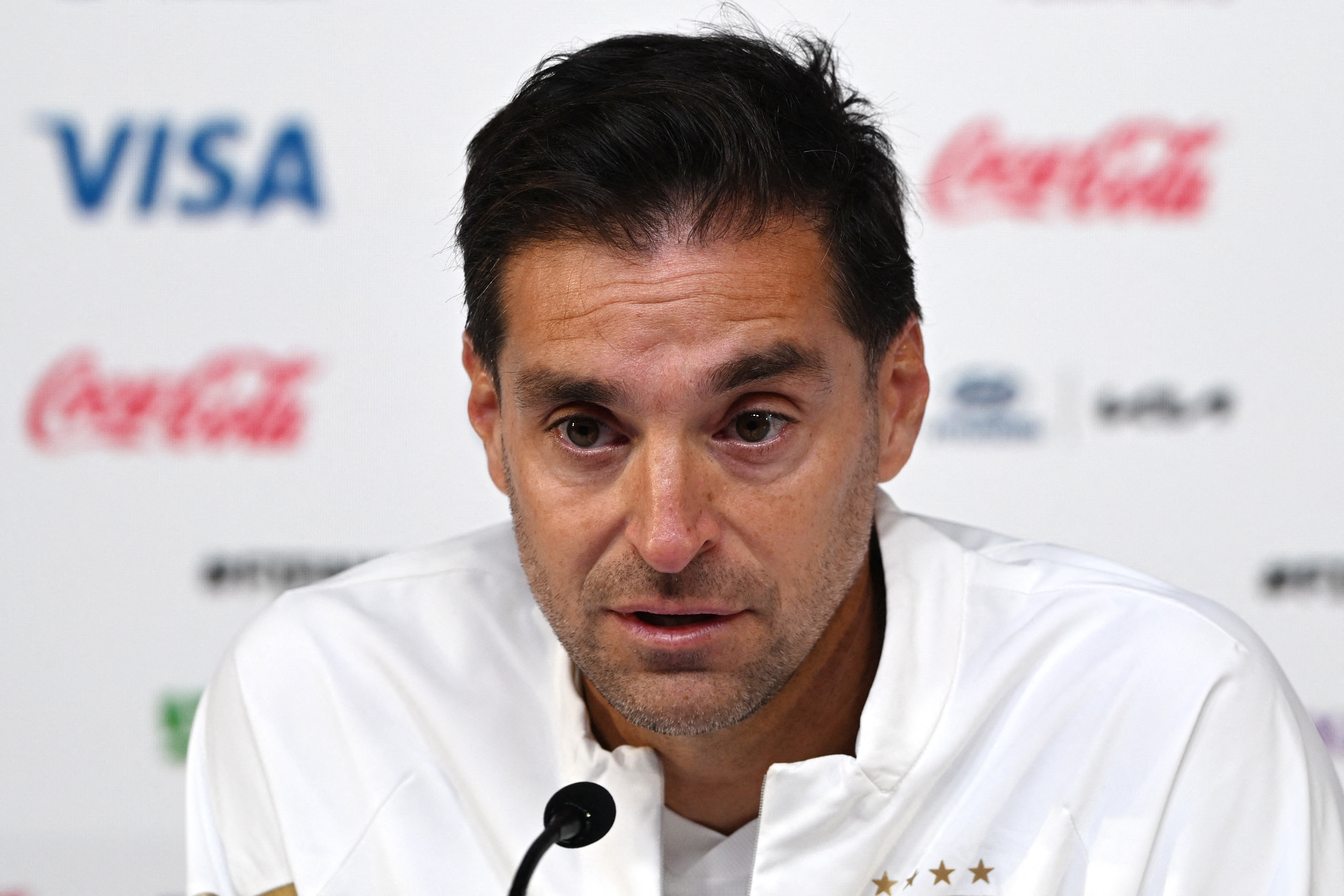 Uruguay's coach Diego Alonso gives a press conference at the Qatar National Convention Center (QNCC) in Doha on December 1, 2022, on the eve of the Qatar 2022 World Cup football match between Ghana and Uruguay. (Photo by Pablo PORCIUNCULA / AFP)