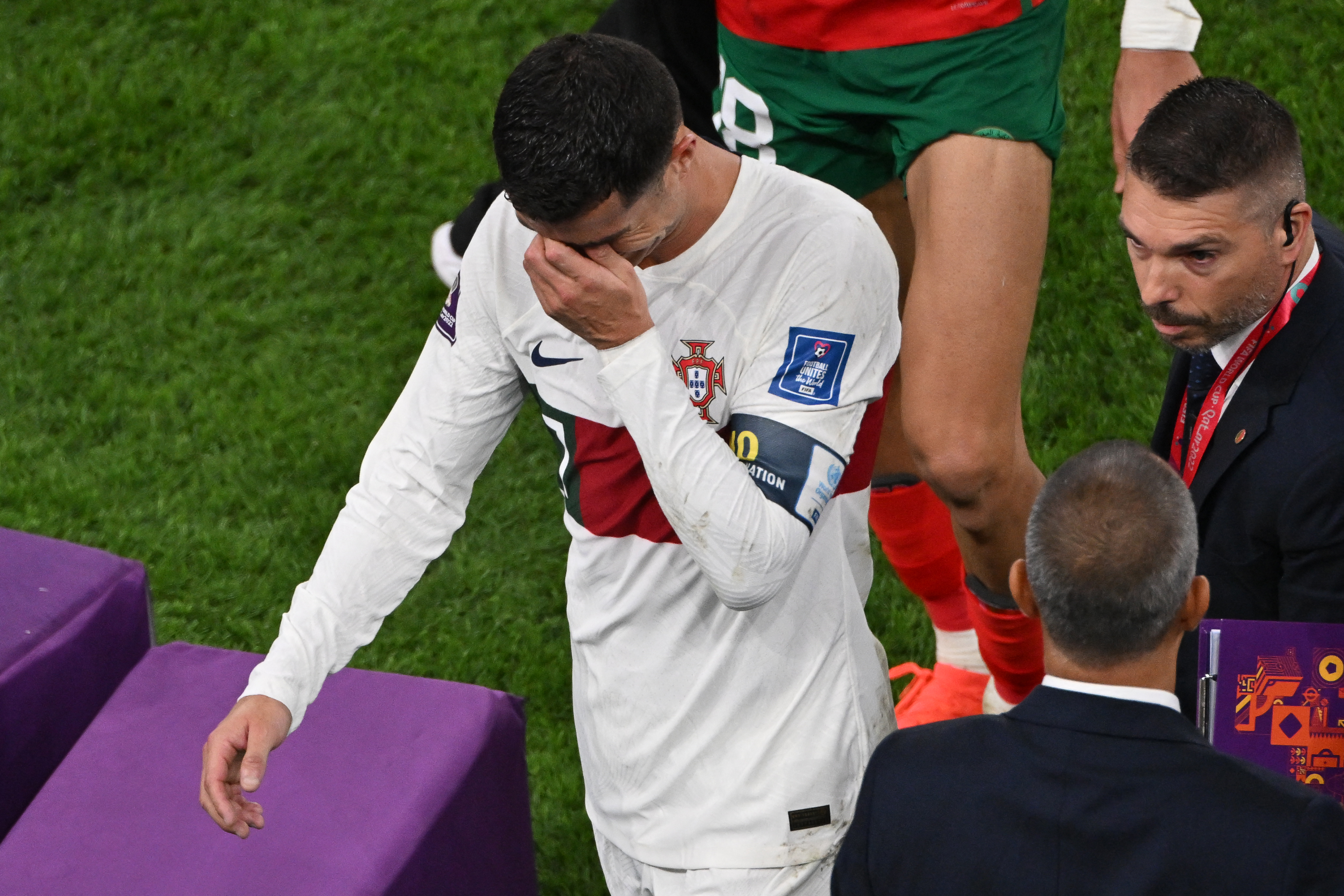 As lágrimas de Cristiano Ronaldo: craque dá seu melancólico adeus à Copa