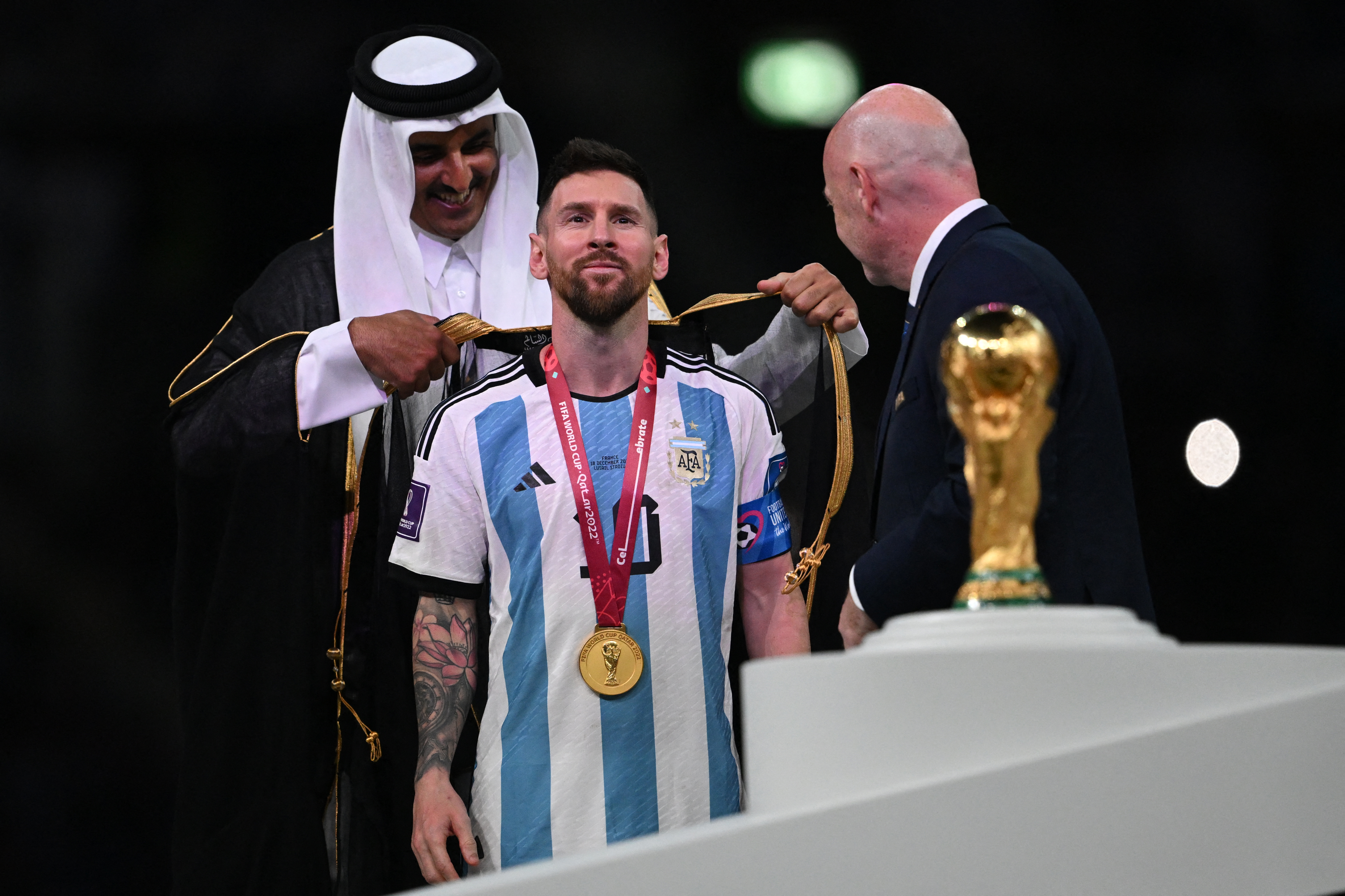 Messi supera Mbappé e é eleito atleta do ano por jornal francês