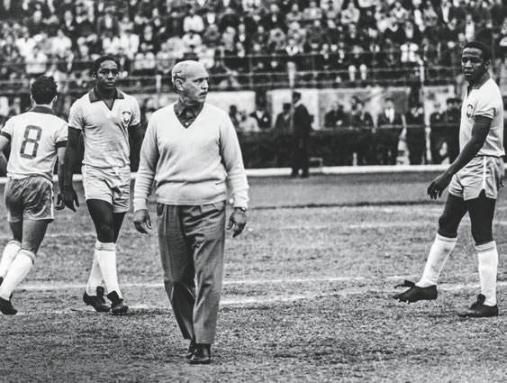 Em 1970, Aymoré Moreira (1912-1998) era colunista de PLACAR: figura histórica do futebol brasileiro, foi treinador campeão do mundo pela seleção na Copa de 1962 -