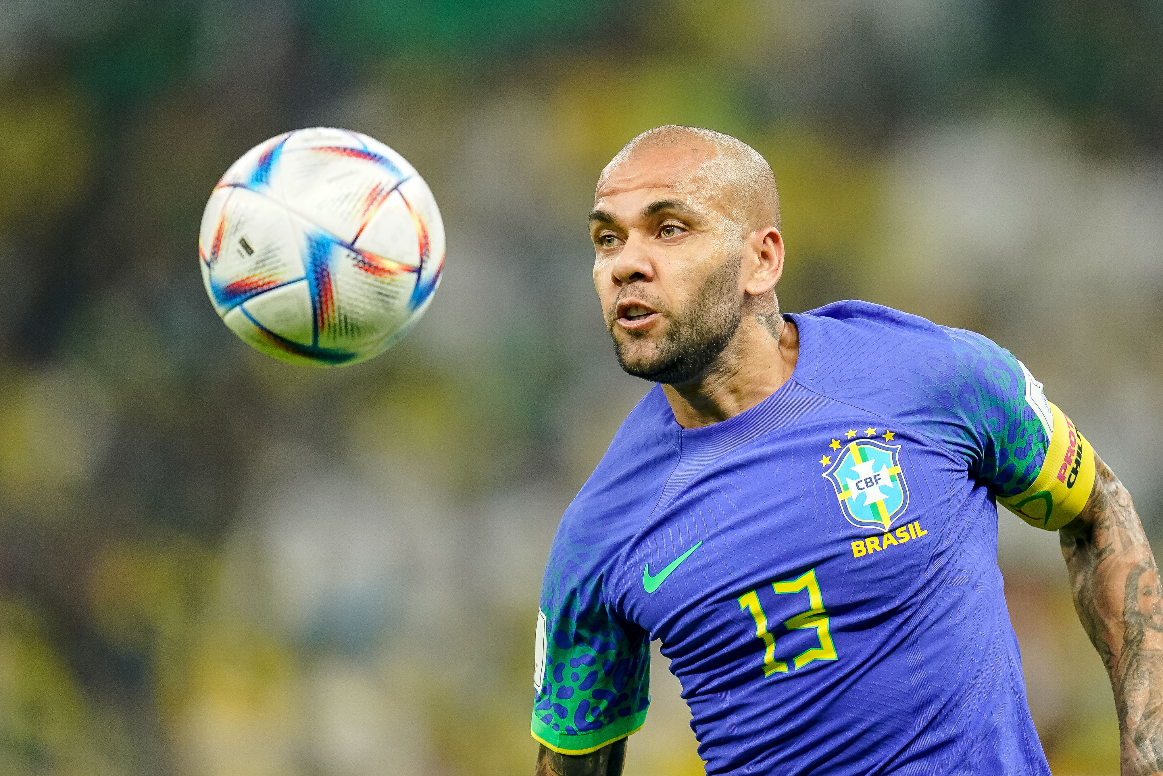 Daniel Alves e Martinelli se salvam em derrota do Brasil; veja as