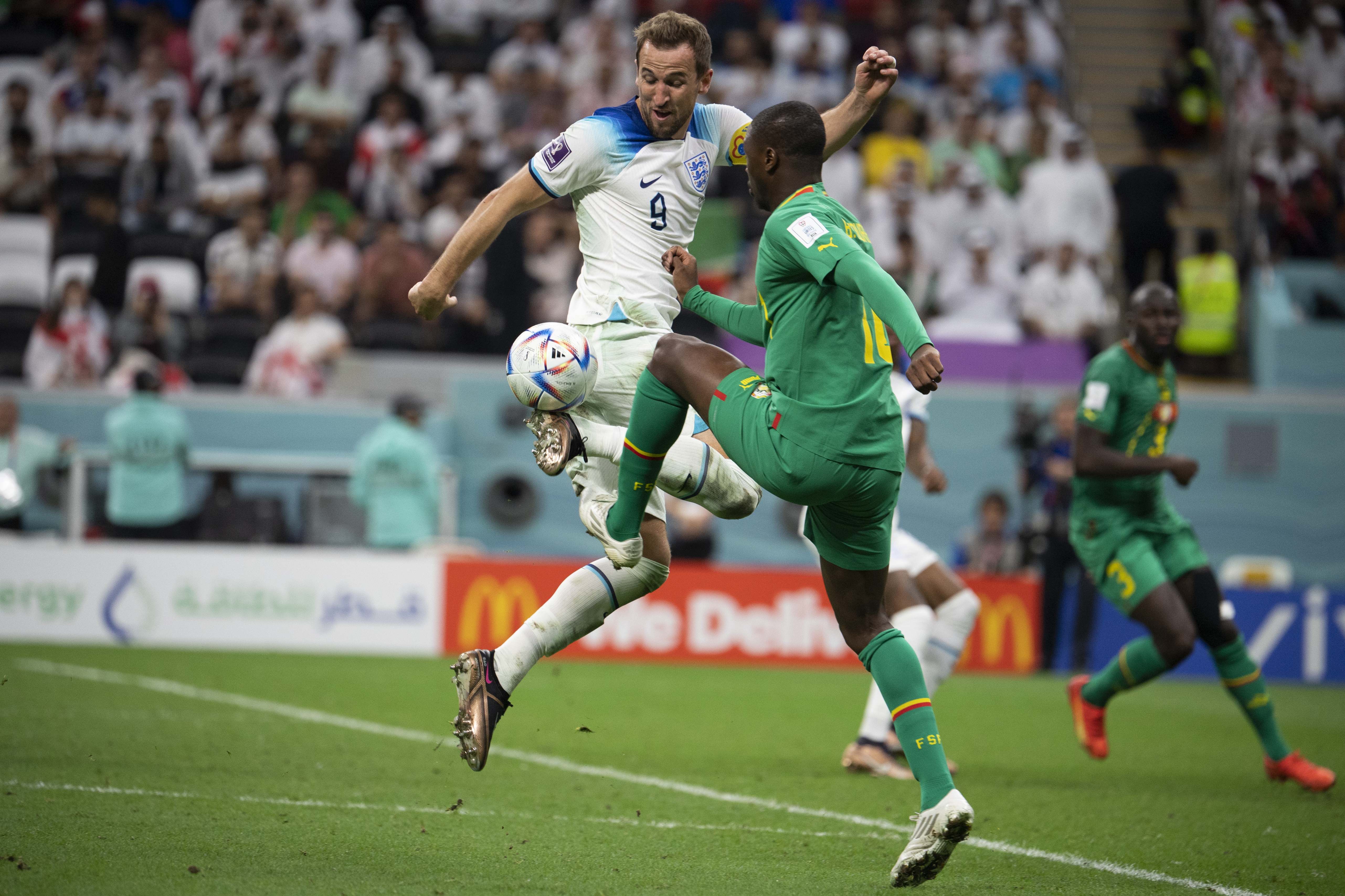 Kane: um gol e três assistências -