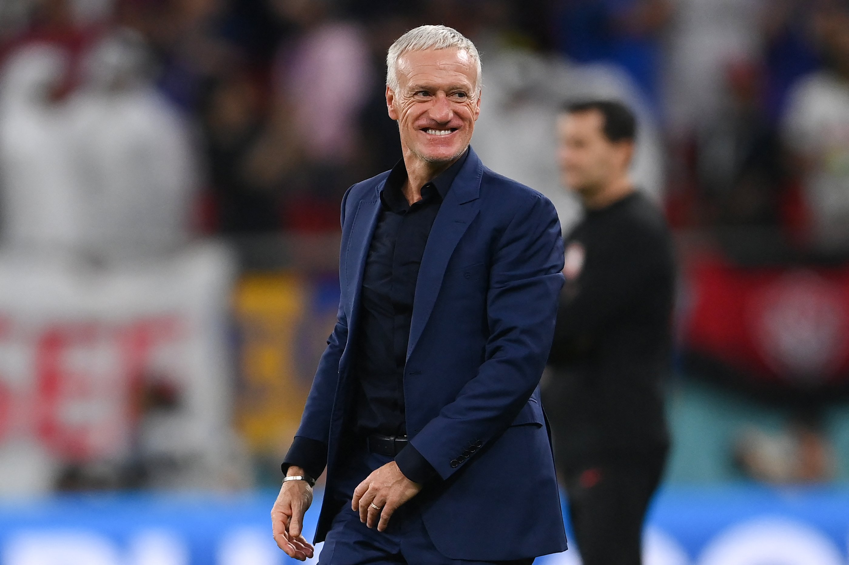 França renova com Didier Deschamps e mantém Zidane livre no mercado