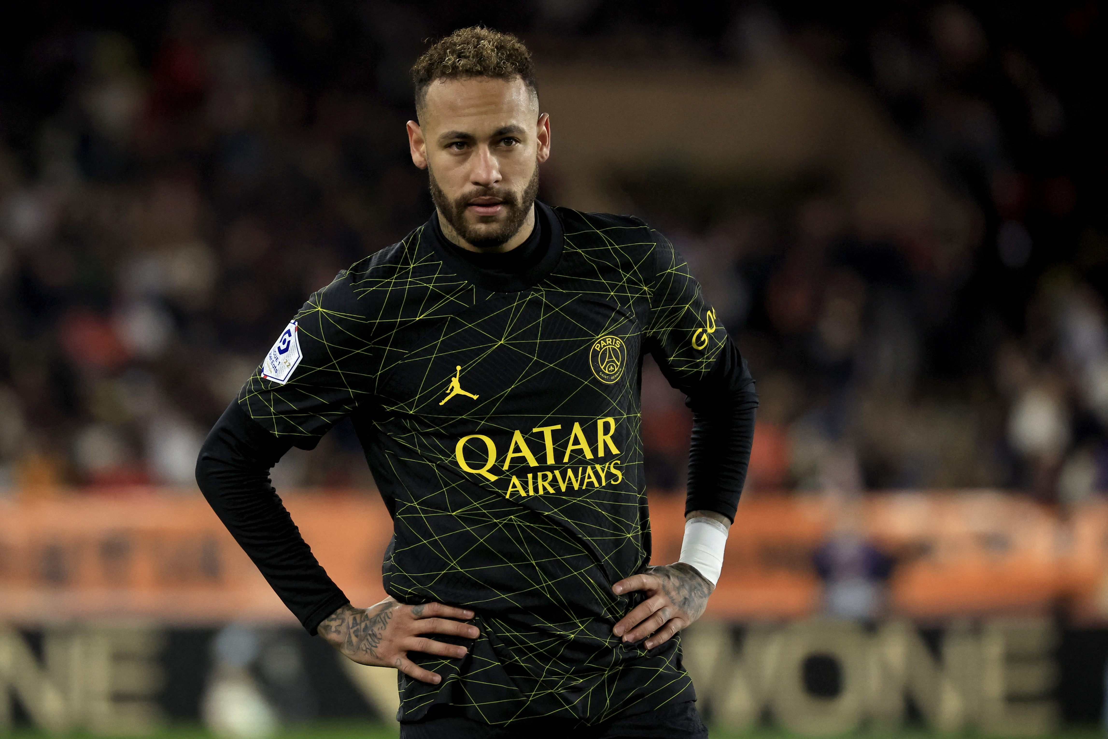 Neymar deve deixar PSG com bons números, mas longe de ser ídolo