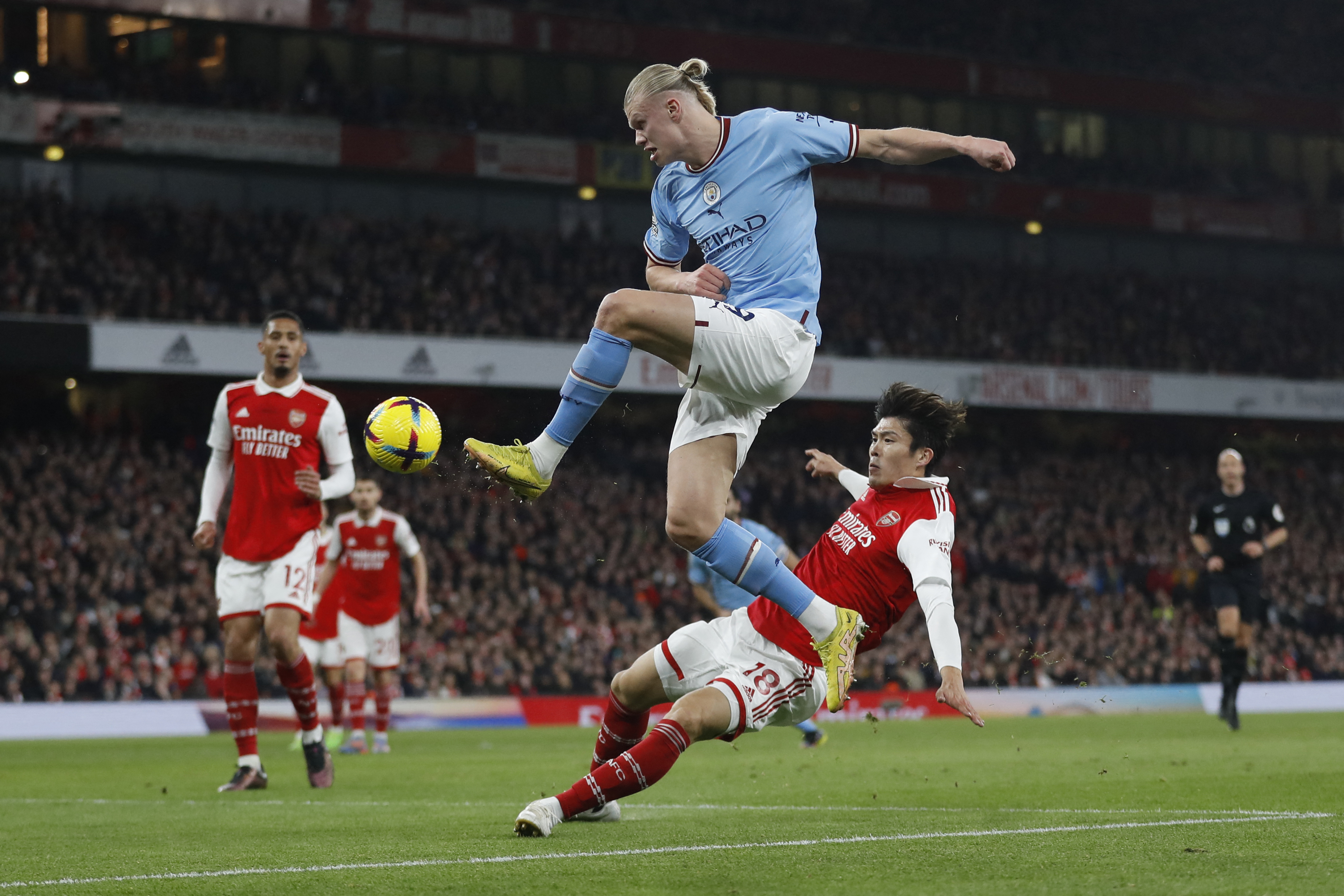 Arsenal x City e finais dos estaduais: onde assistir aos jogos no feriado