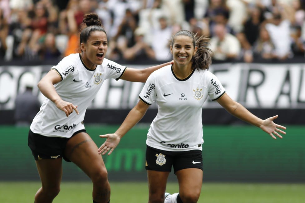 Corinthians sobra contra o Flamengo e é bicampeão da Supercopa