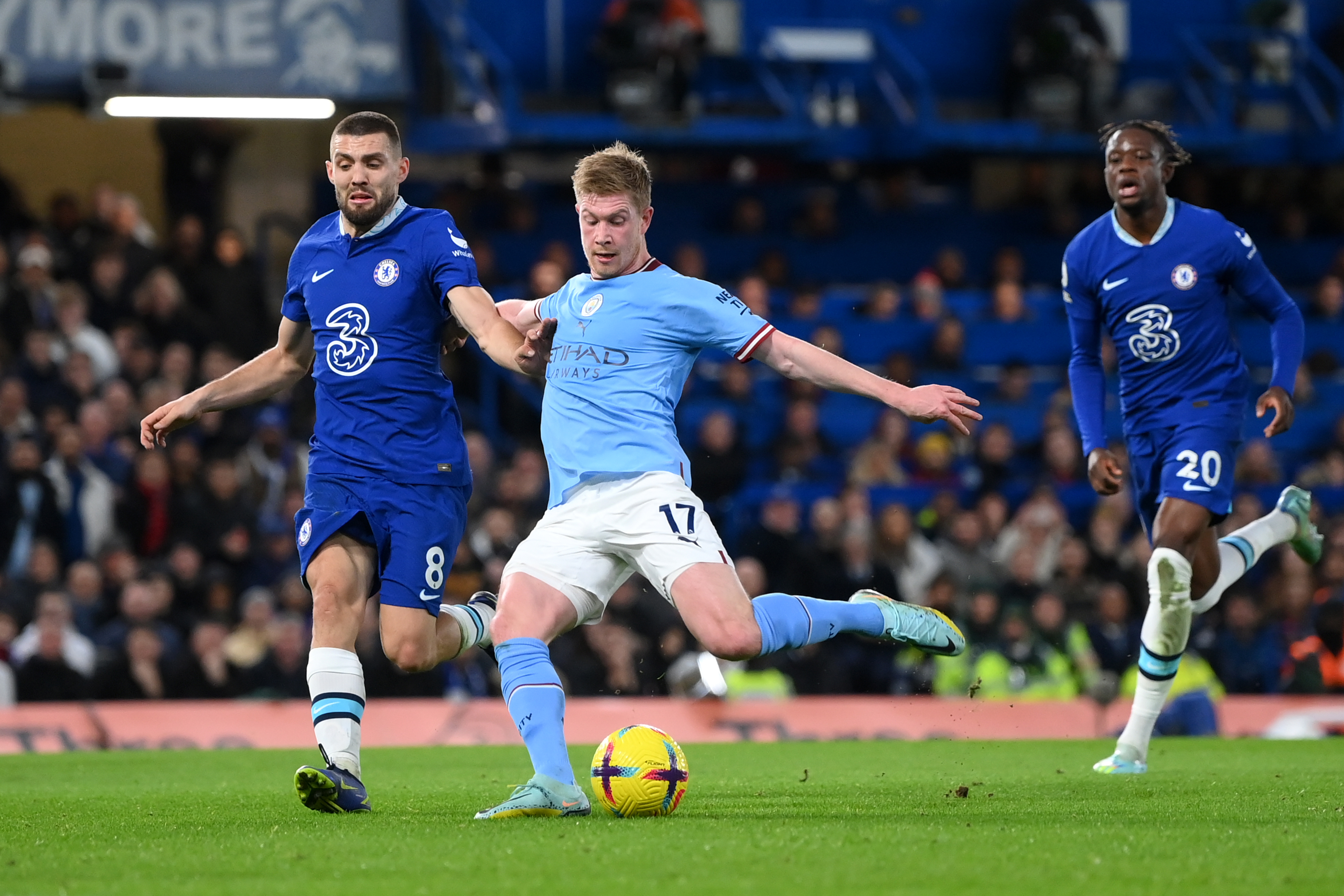Kovacic e Zakaria em ação pelo Chelsea na Premier League