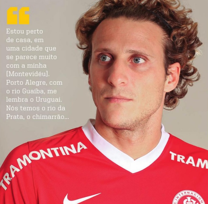 Há 11 anos, Porto Alegre se animava com outro astro uruguaio: Diego Forlán