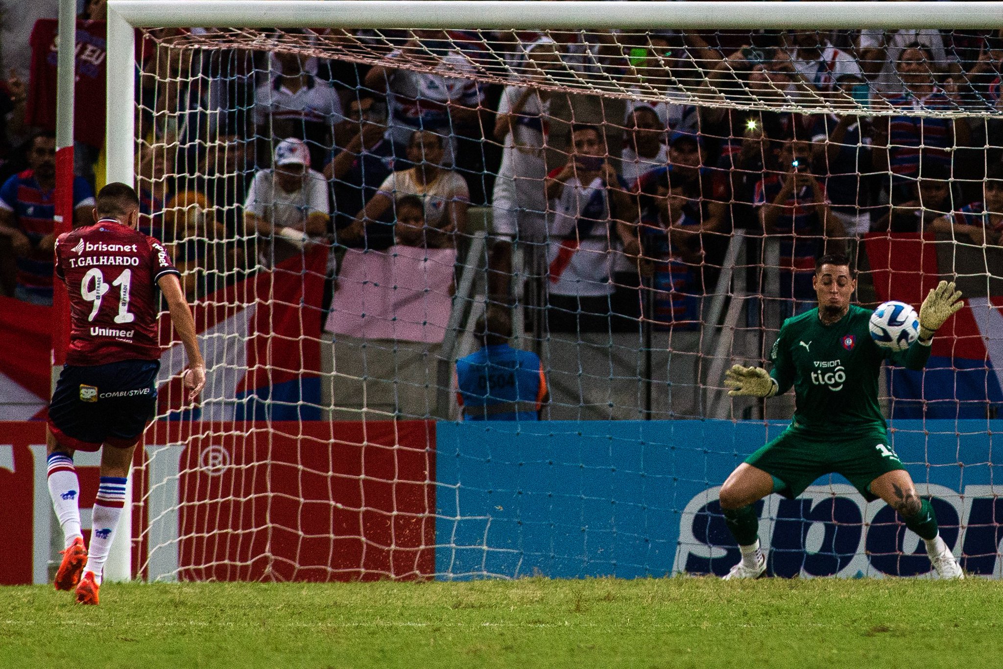 Thiago Galhardo, do Fortaleza, perdeu pênalti na Libertadores -