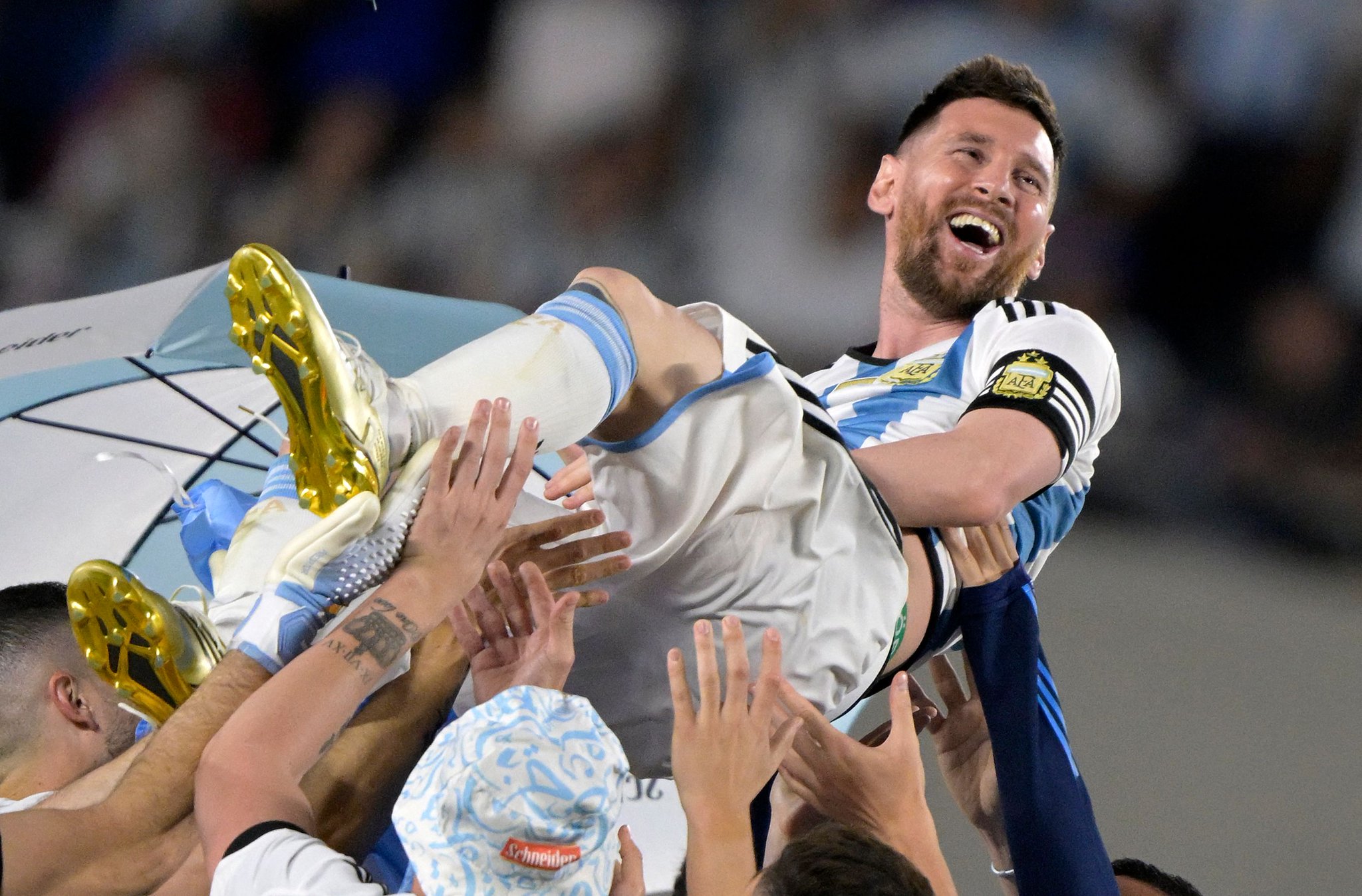 Gol 800, lágrimas e discurso: a consagração de Messi na Argentina