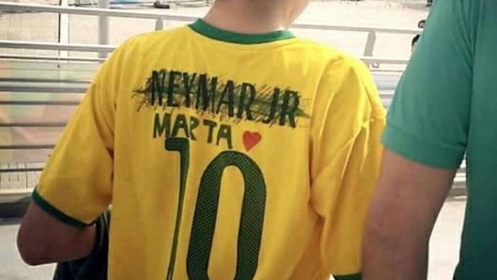 Torcedor viralizou em 2016 ao riscar nome de Neymar e por o de Marta