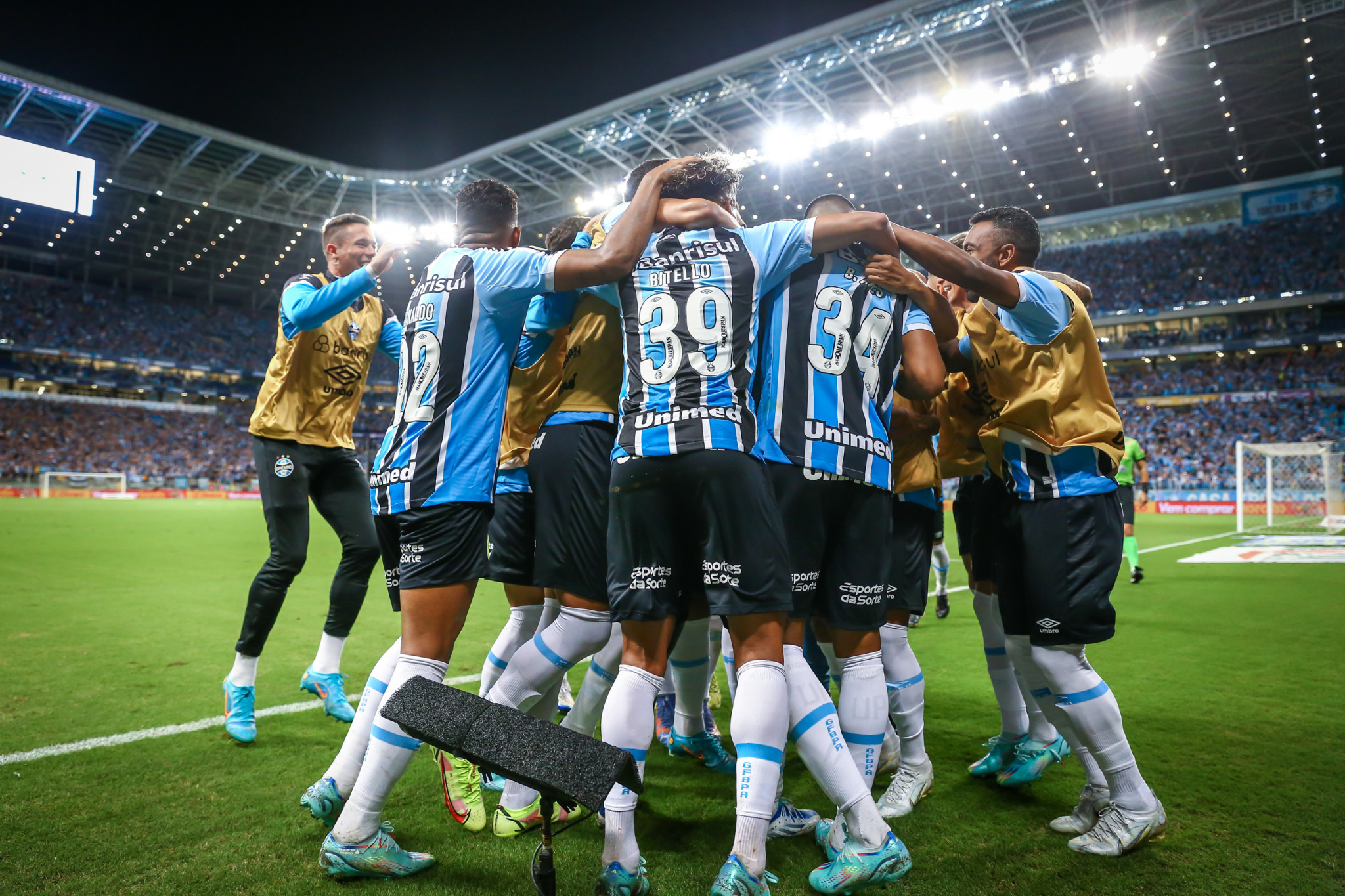 Nos pênaltis, Grêmio vence Bahia e garante vaga nas semifinais da Copa do  Brasil