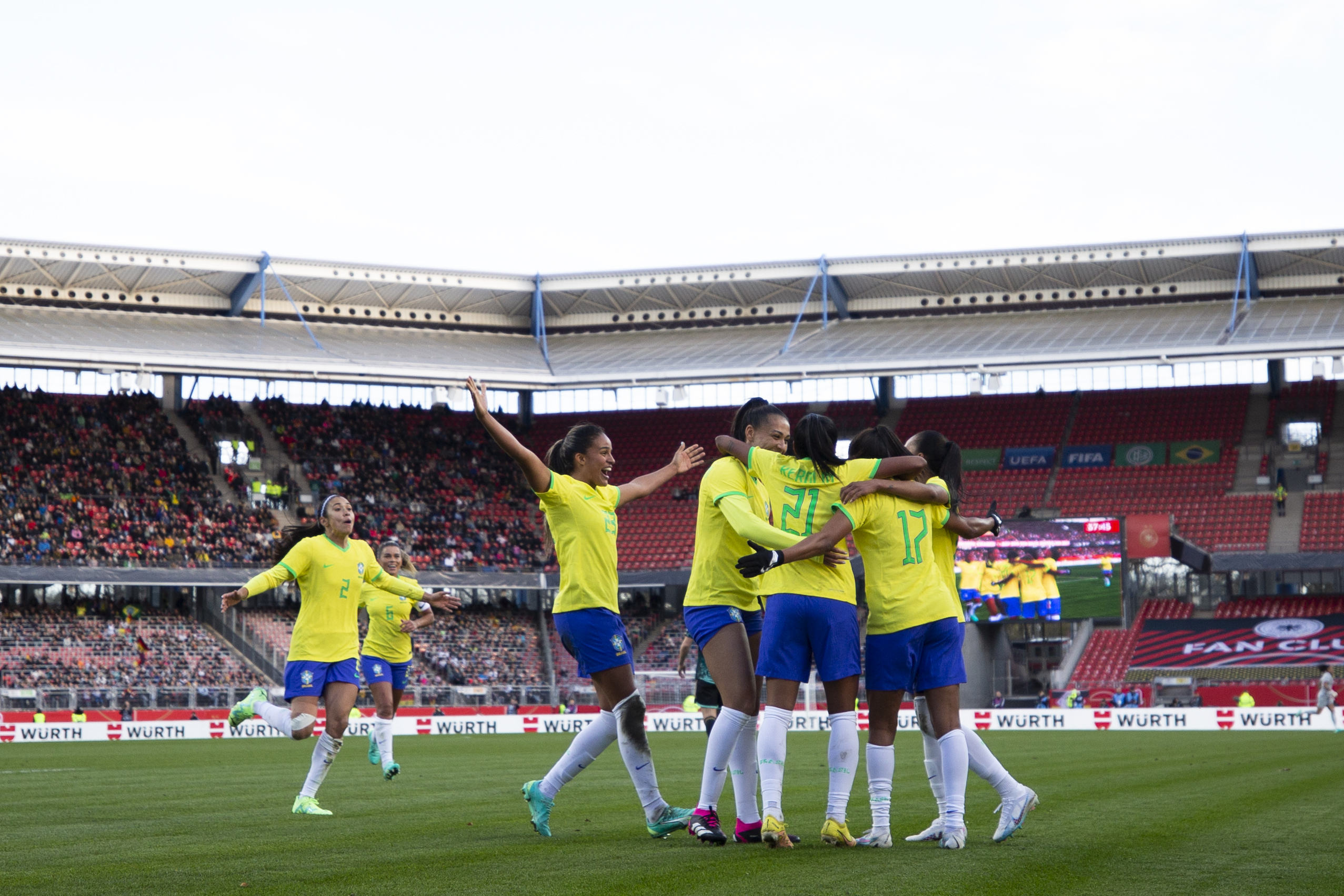 Seleção brasileira joga bem e vence a Alemanha em amistoso