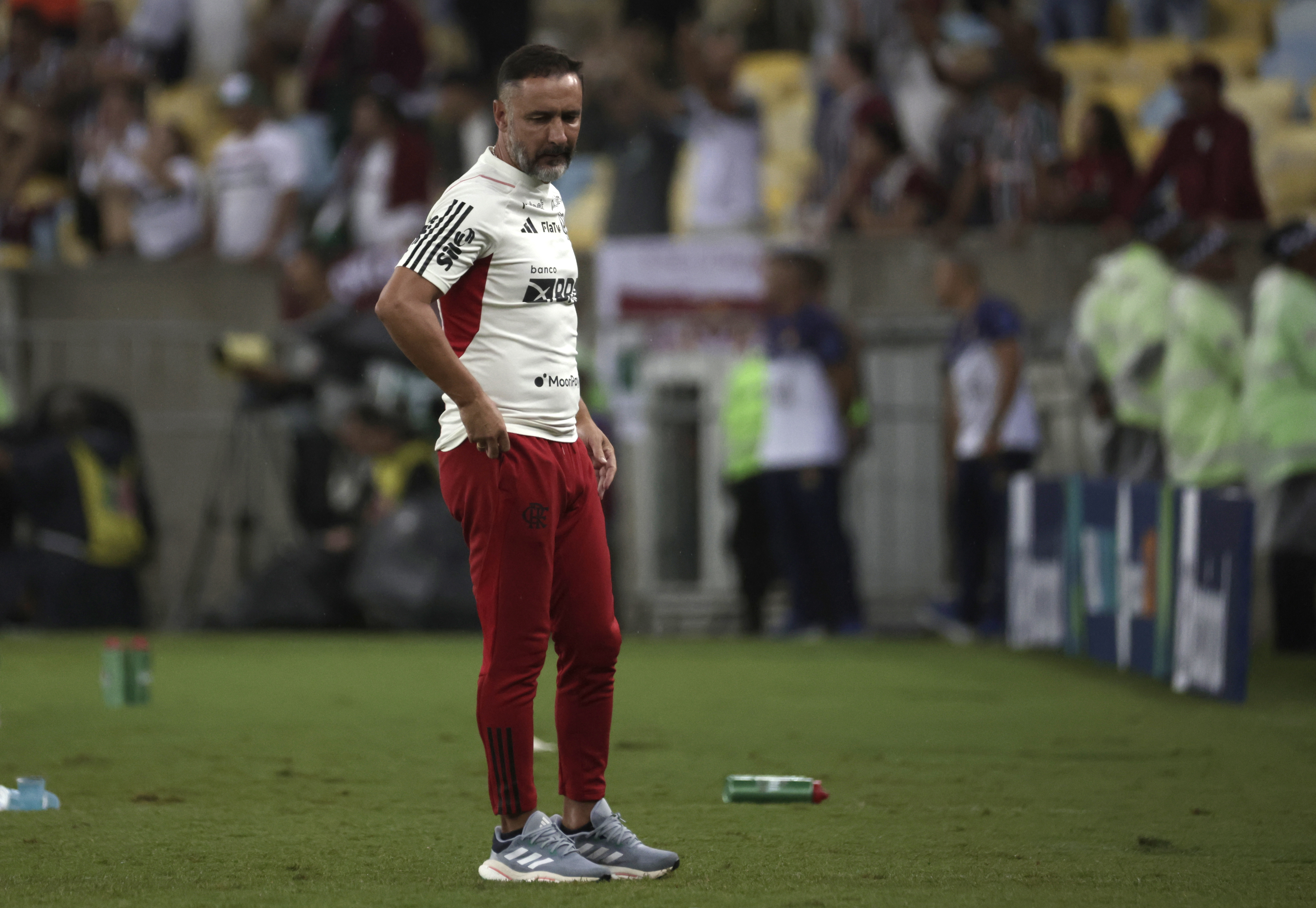 Passagem de Vítor Pereira pelo Flamengo terminou com goleada do Fluminense