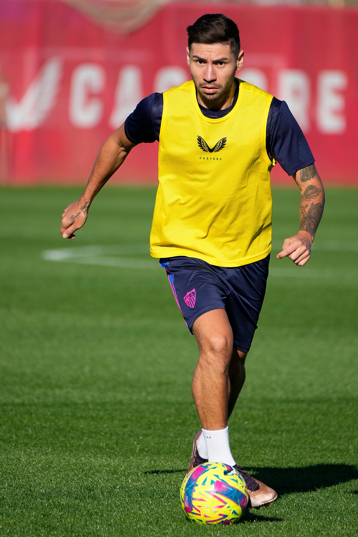 Montiel do Sevilla tem contrato com o clube espanhol até 2026