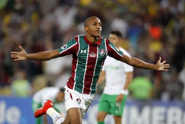 João Pedro foi lançado ao profissional do Flu por Fernando Diniz, em 2019