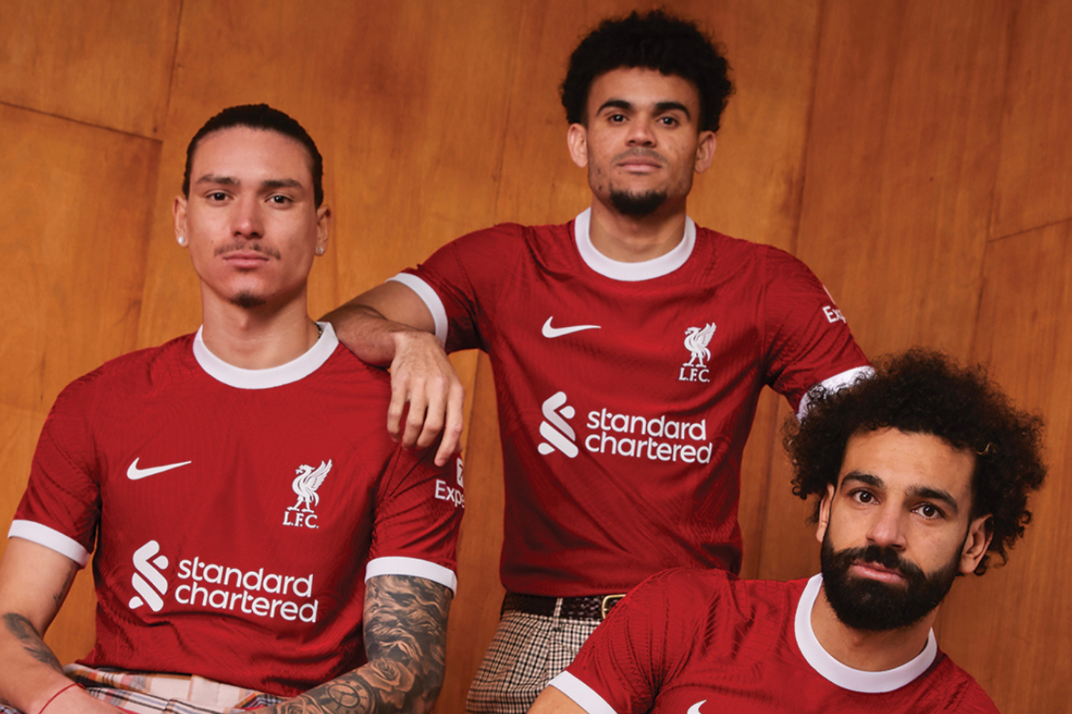 Liverpool lança camisa inspirada em título de 50 anos atrás