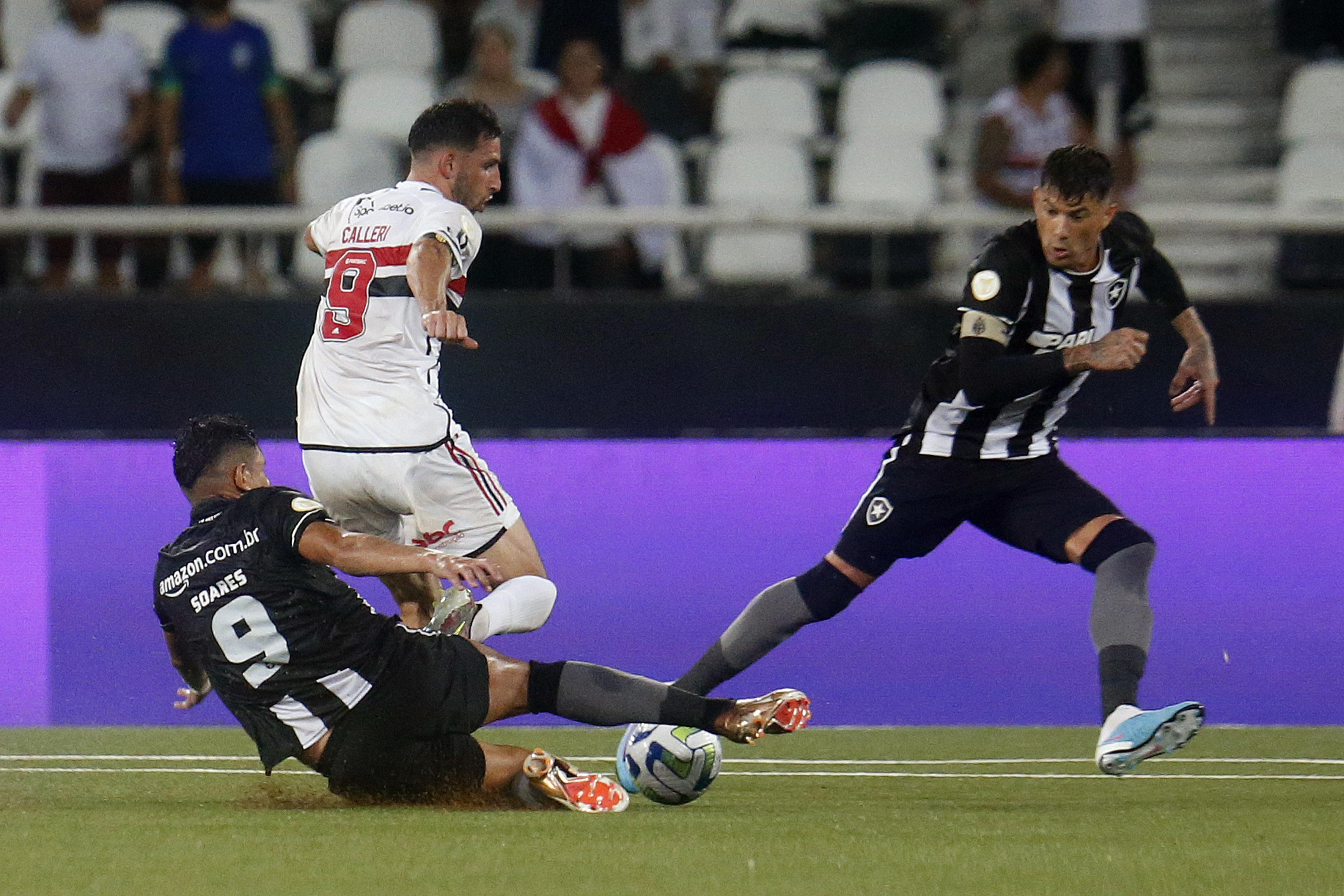 ota venceu o São Paulo pelo Brasileirão no retorno ao estádio de grama nova