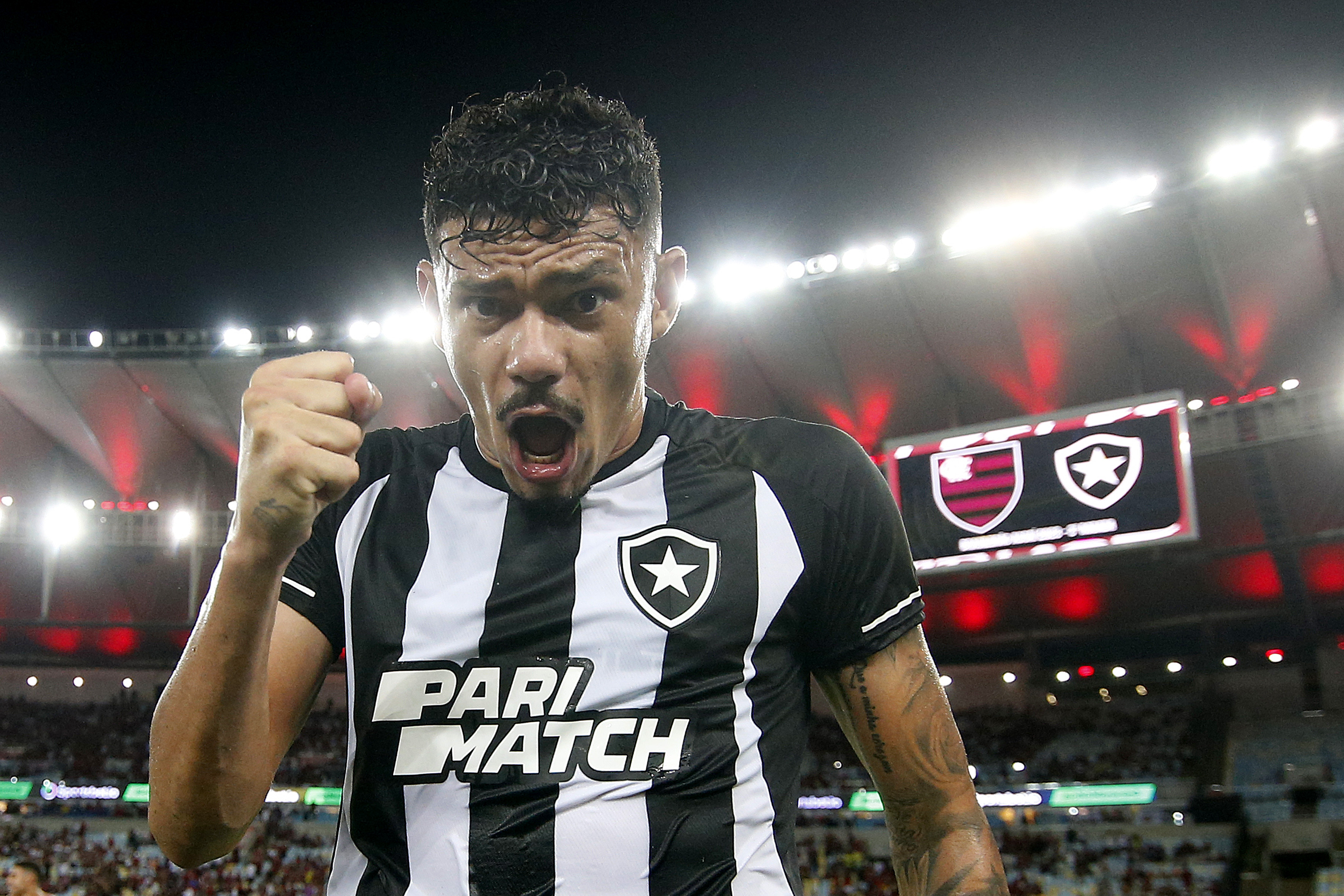 Artilheiro e garçom: a influência de Tiquinho Soares no Botafogo