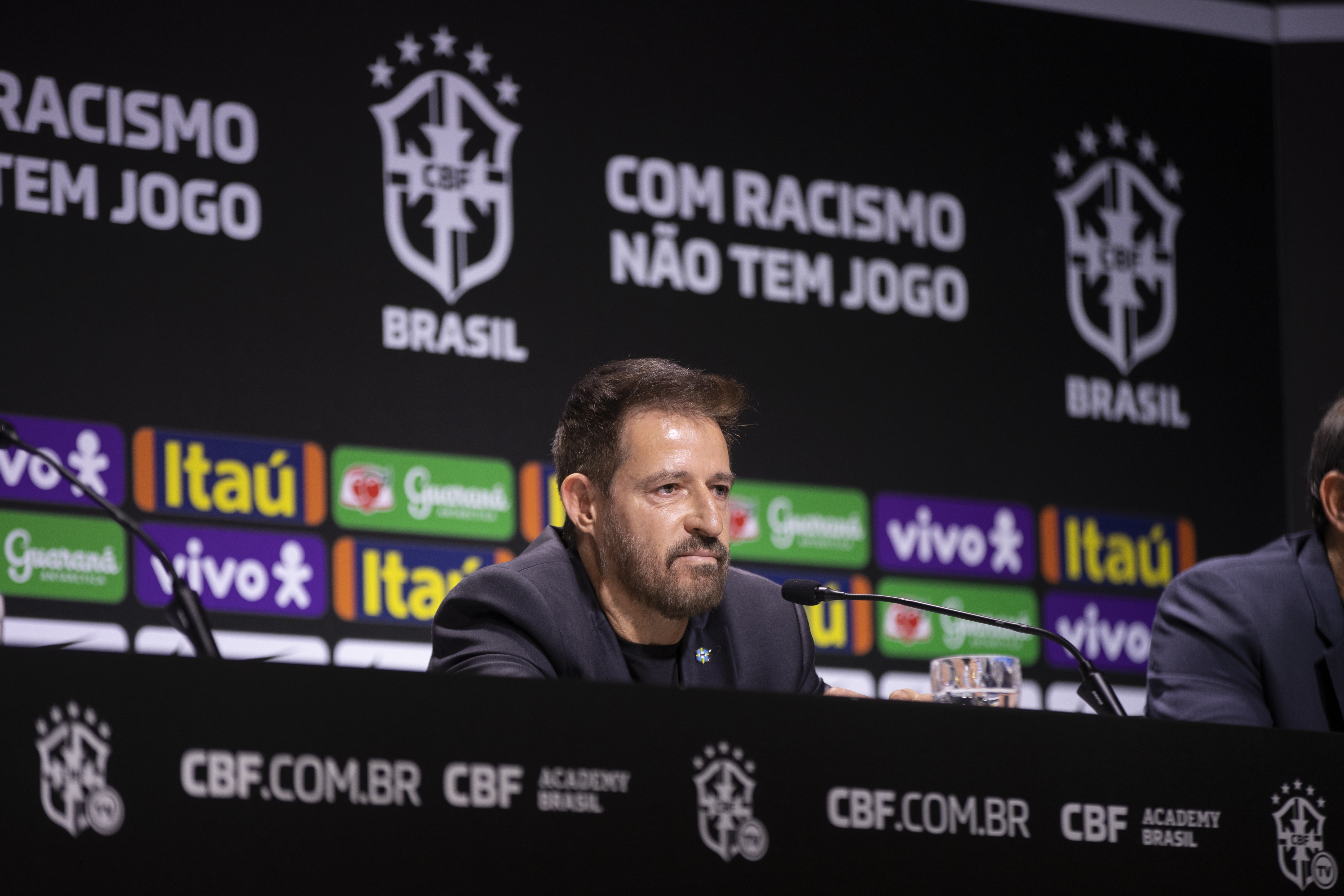 Ayrton Lucas, Nino e mais: Ramon Menezes promove estreias na seleção