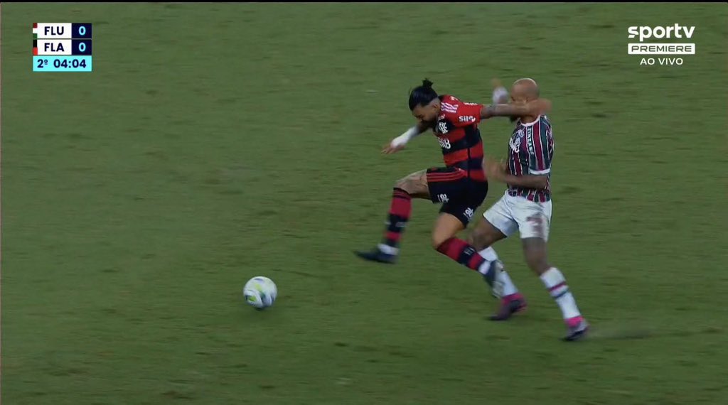 Falta de Felipe Melo em Gabigol no Fla x Flu pela Copa do Brasil