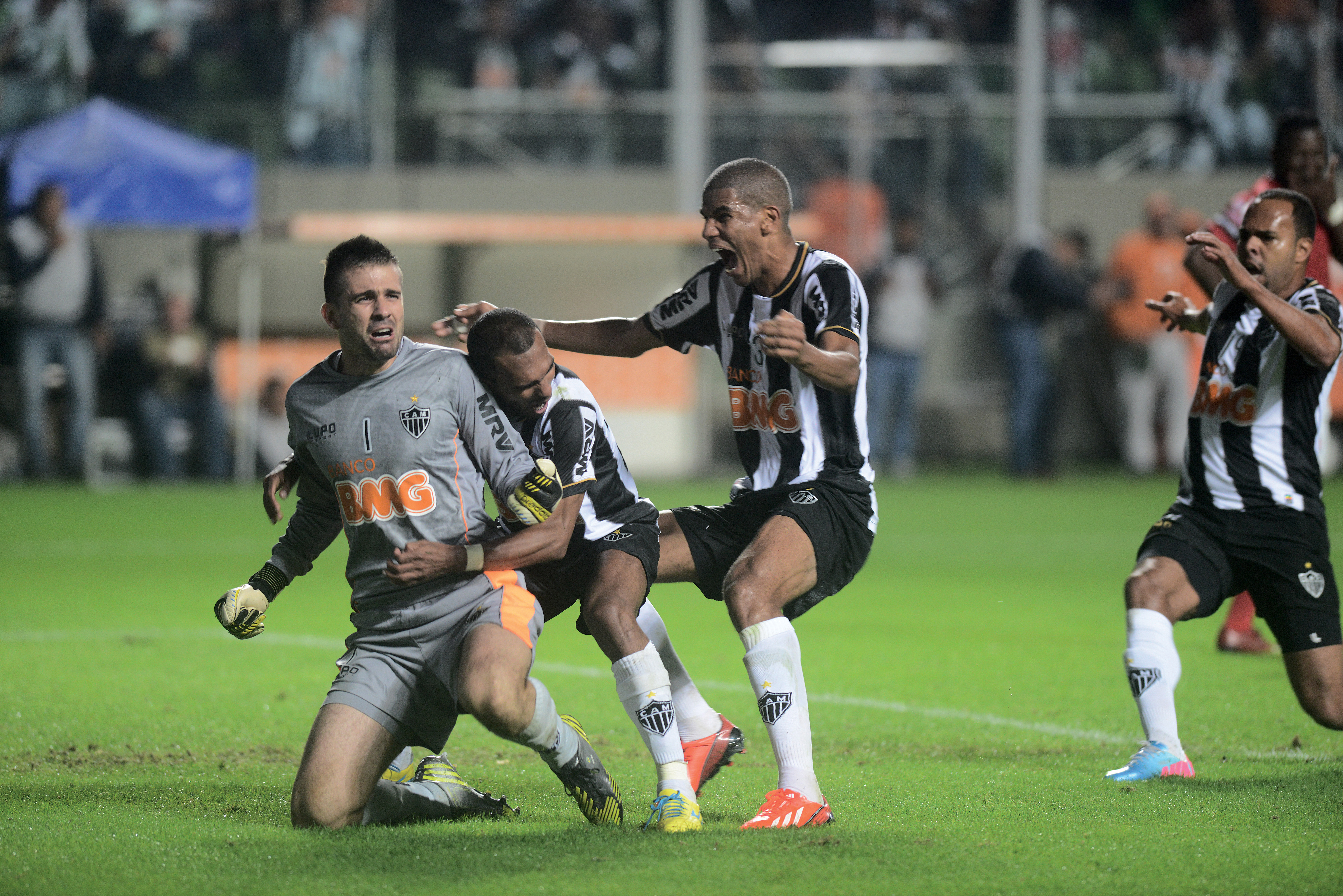 Atlético on X: ⚫⚪ FIM DE JOGO NO MINEIRÃO! GALO VENCE O AMÉRICA DE CALI  POR 2 A 1 E AGORA SOMA 4 PONTOS NO GRUPO H DA LIBERTADORES!!! ⚽ DOIS GOLS