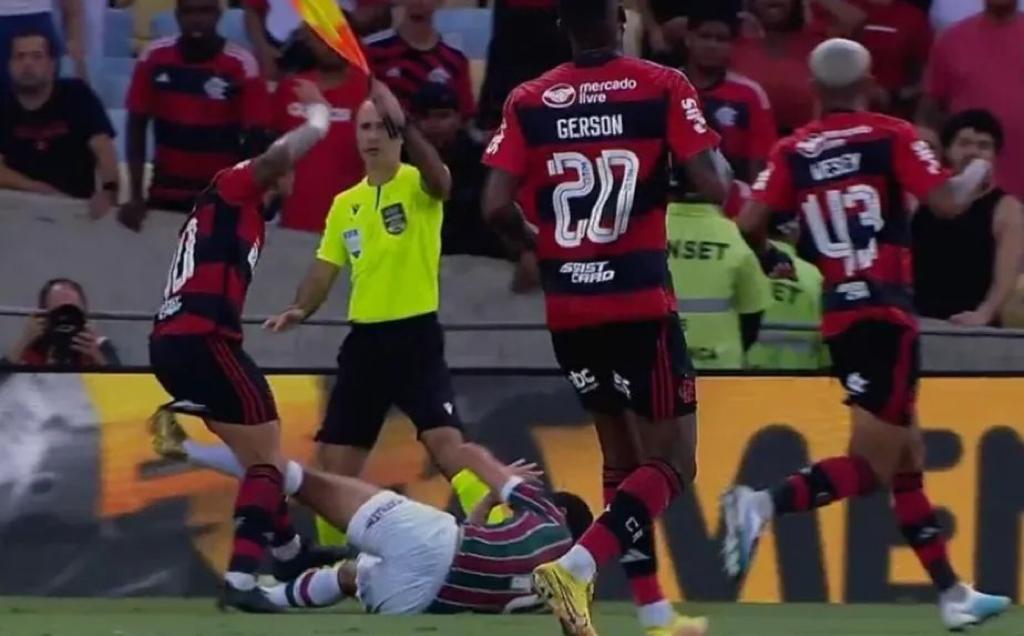 Lance polêmico entre Gabigol e Ganso nas oitavas da Copa do Brasil