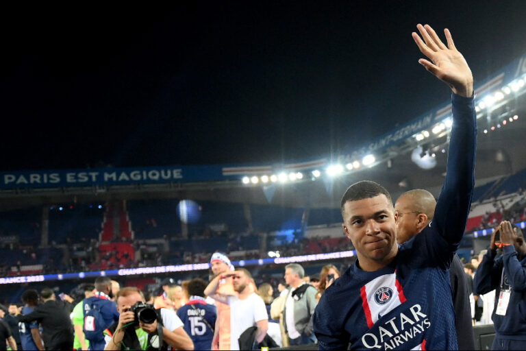 PSG coloca 31 de julho como data limite para acordo com Mbappé