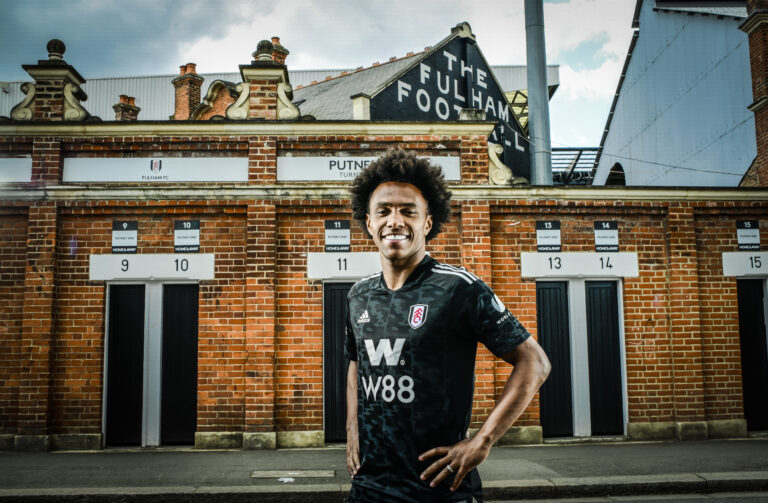 Willian exalta Premier League e vida na Inglaterra: ‘É diferente’