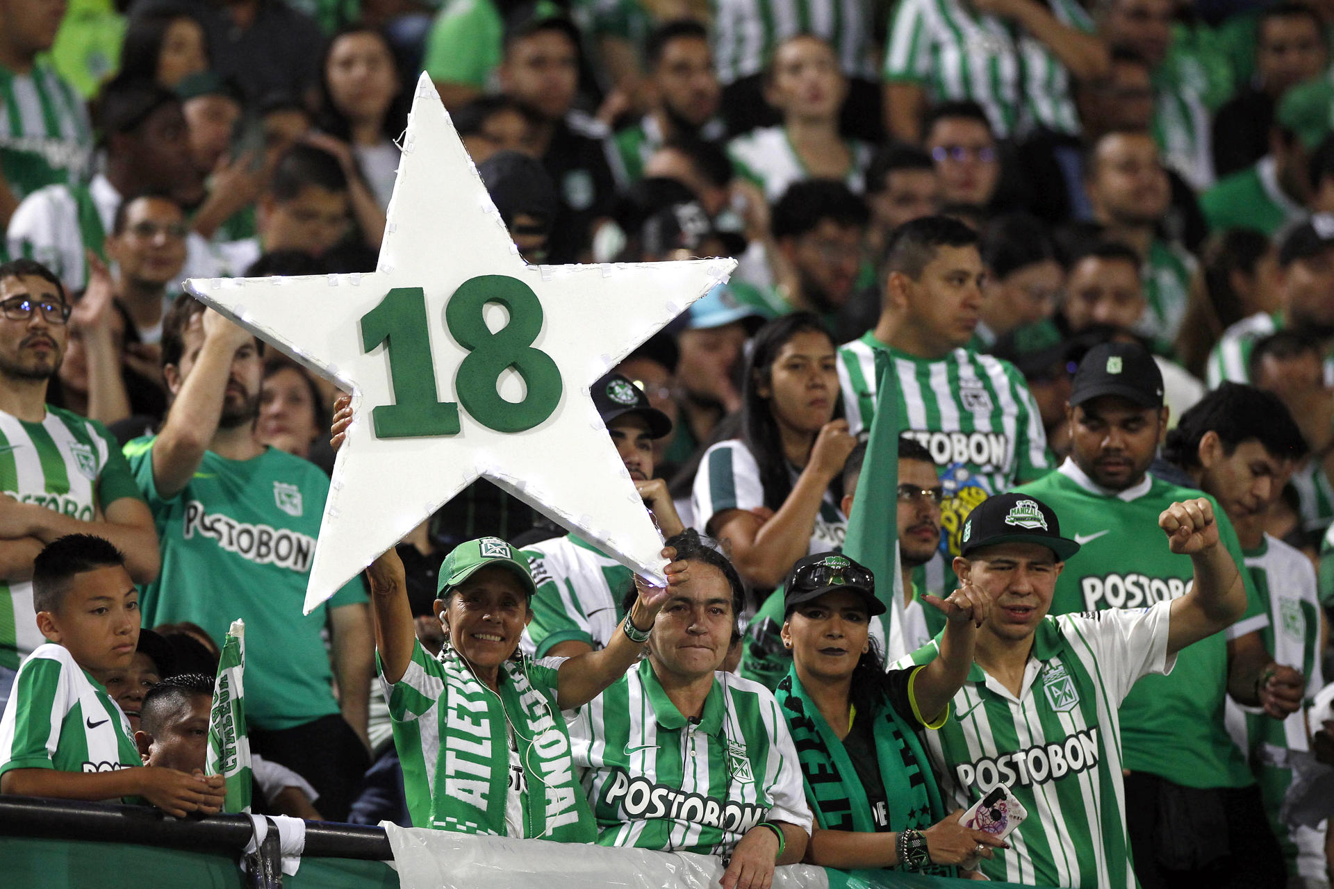 Torcida do Atlético Nacional sonha com o 18º título do Campeonato - Luis Eduardo Noriega / EFE