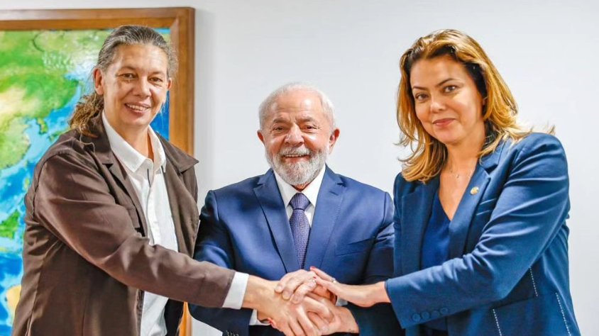 Ministra Ana Moser, Lula e a senadora Leila Barros, relatora do projeto
