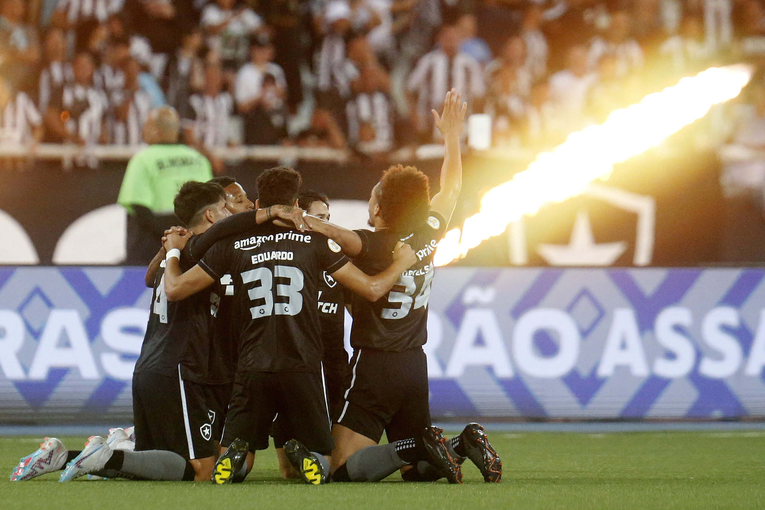 Líder, Botafogo quebra embalo do Bragantino e mantém campanha histórica