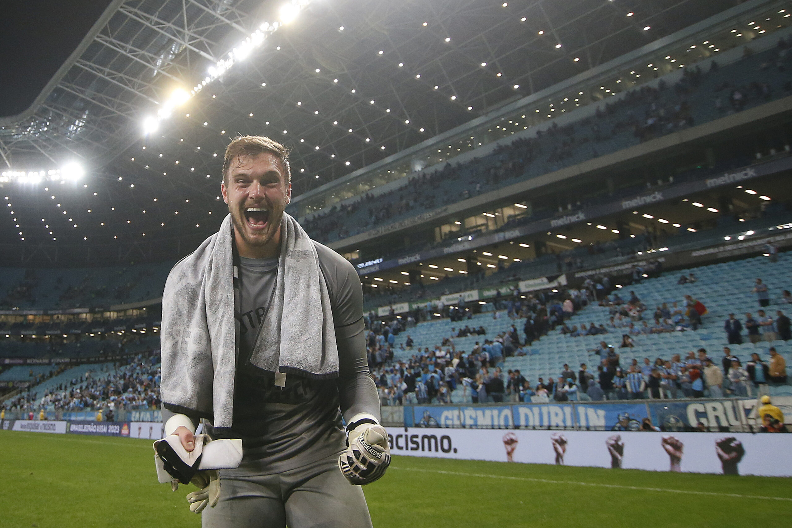 Lucas Perri: o paredão que mantém o Botafogo como melhor defesa