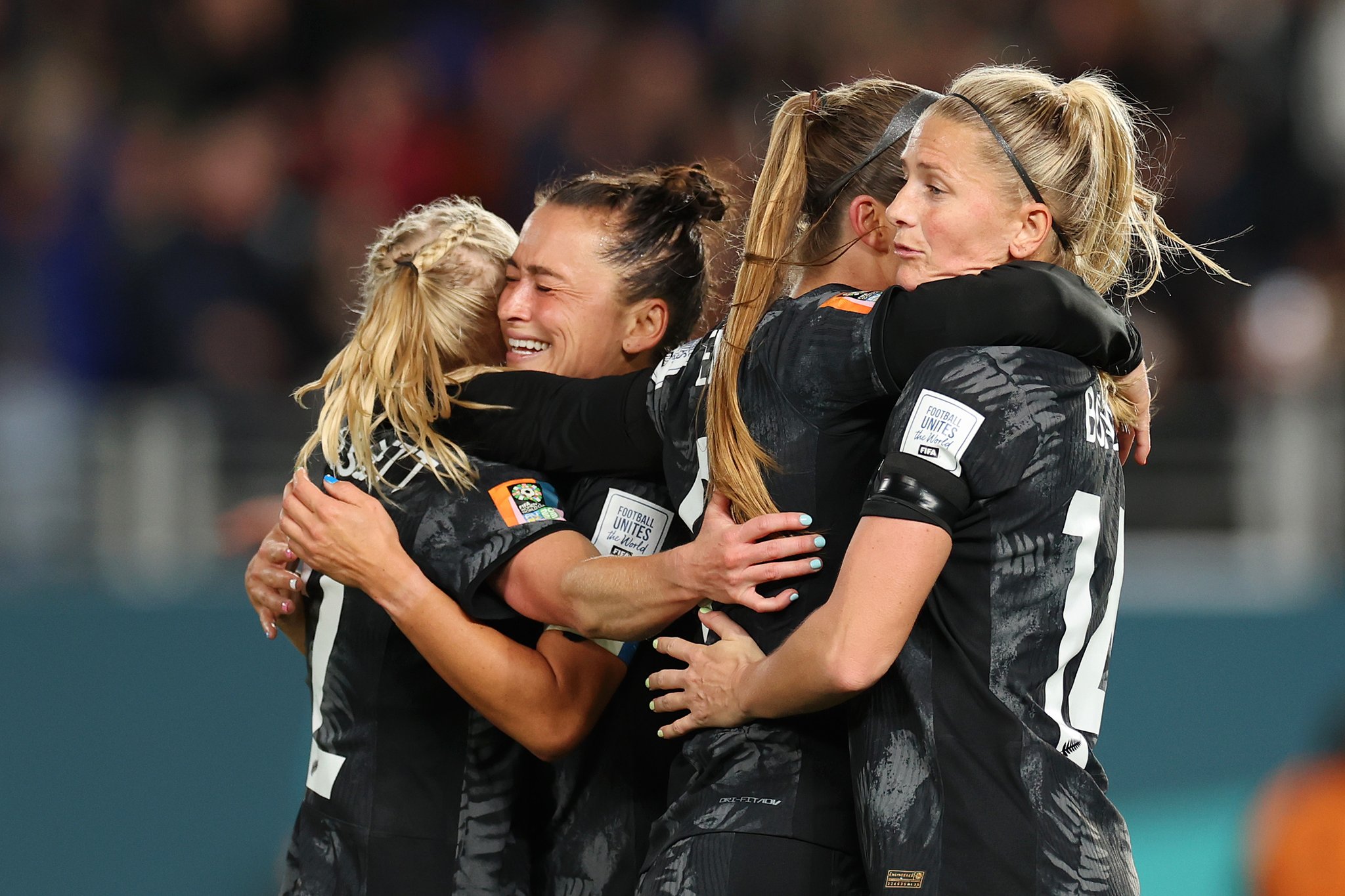 Copa feminina é aberta com vitória da anfitriã Nova Zelândia