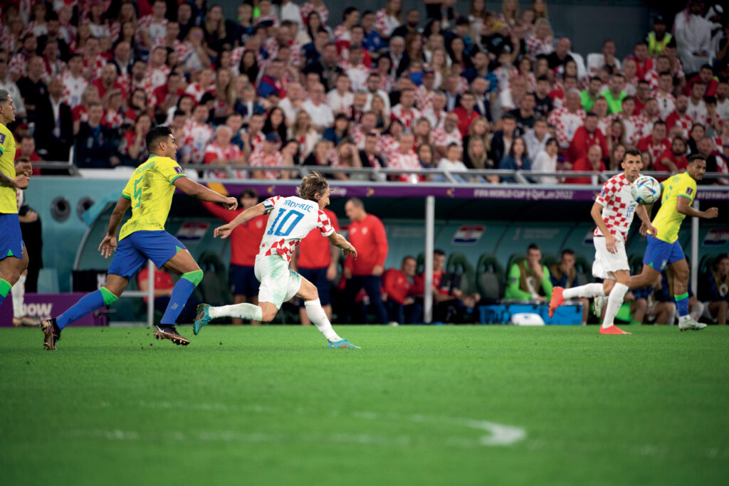 Casemiro e Modric no lance que culminou no gol croata - Ricardo Correia/PLACAR