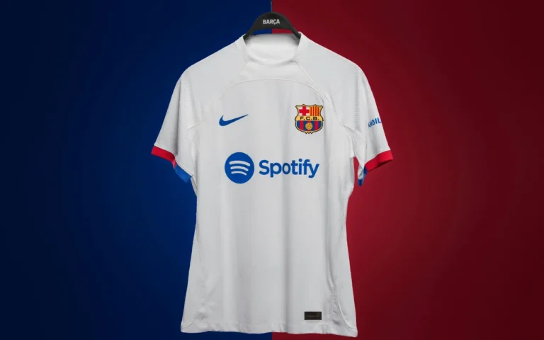 Barcelona lança camisa polêmica por semelhanças com Real Madrid
