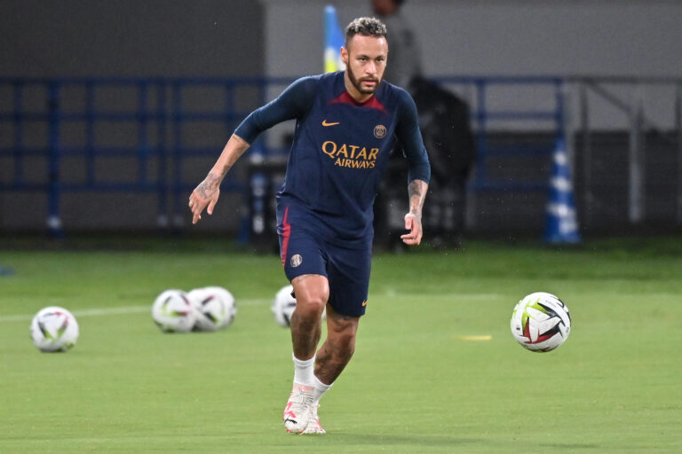 Neymar avisa PSG que quer mudar de clube nesta janela, diz jornal