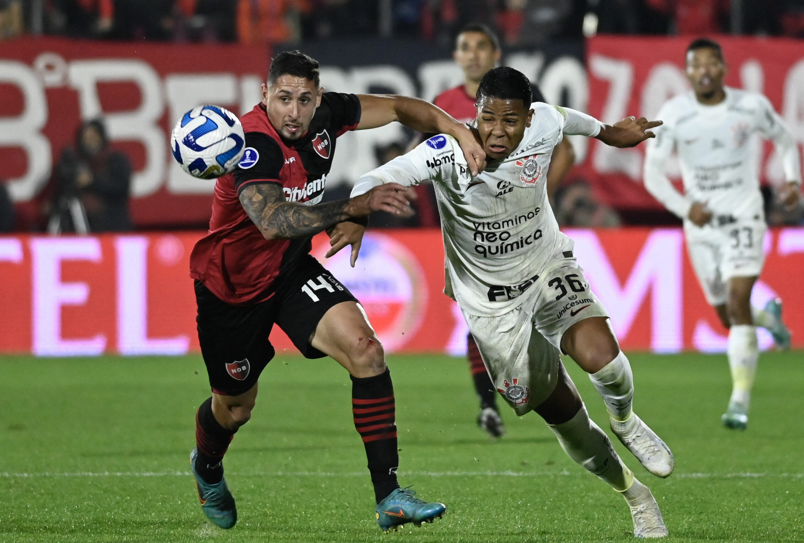 Corinthians segura Newell’s na Argentina e está nas quartas da Sul-Americana