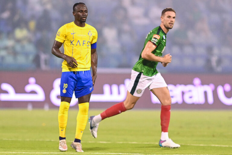 Henderson explica ida ao futebol saudita e se desculpa com comunidades LGBTQs