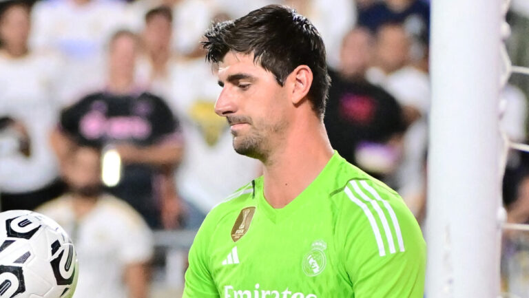 Courtois sofre lesão grave, e Real Madrid deve contratar novo goleiro