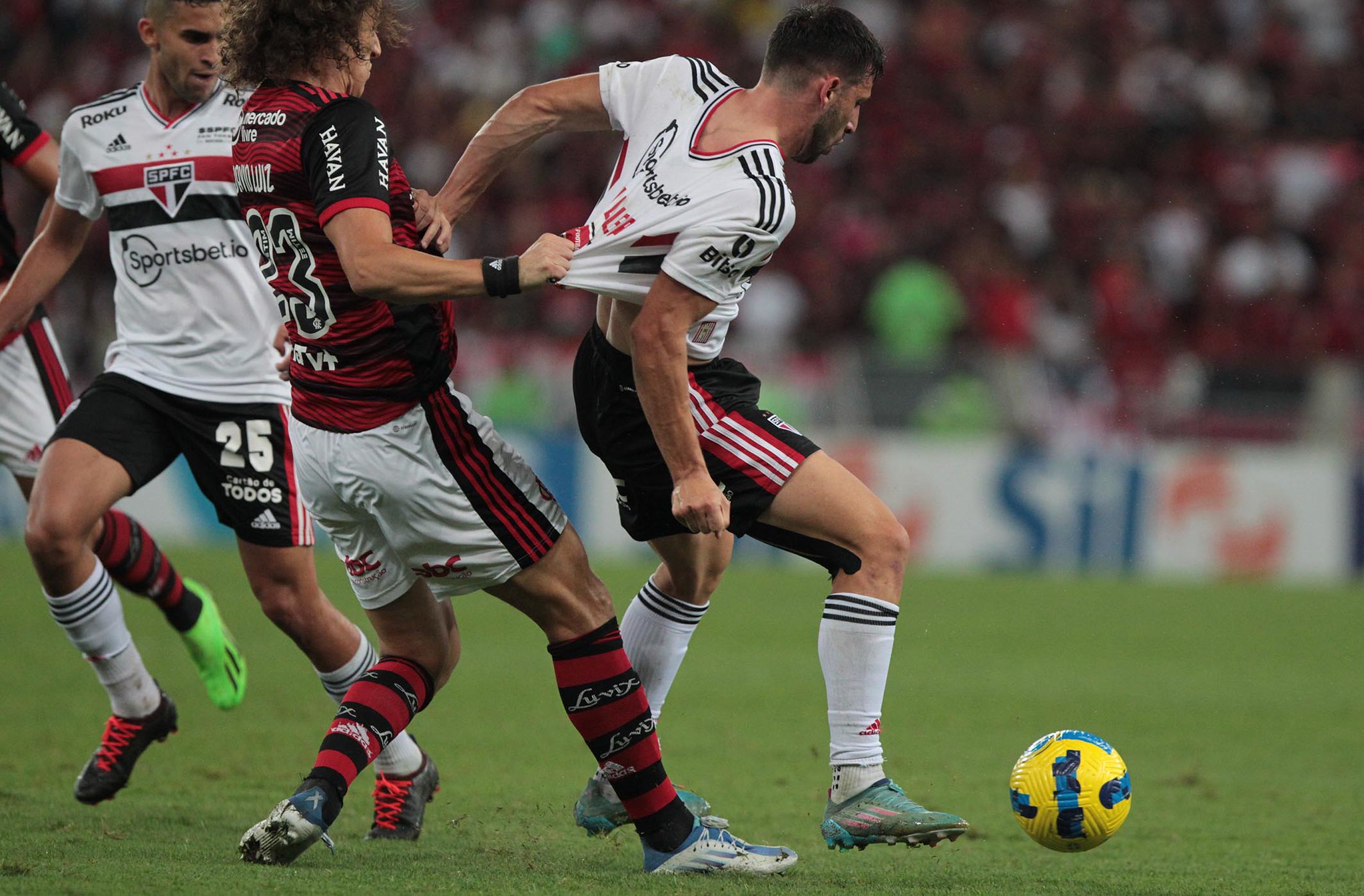 Flamengo x São Paulo: onde assistir e escalações do jogo pelo